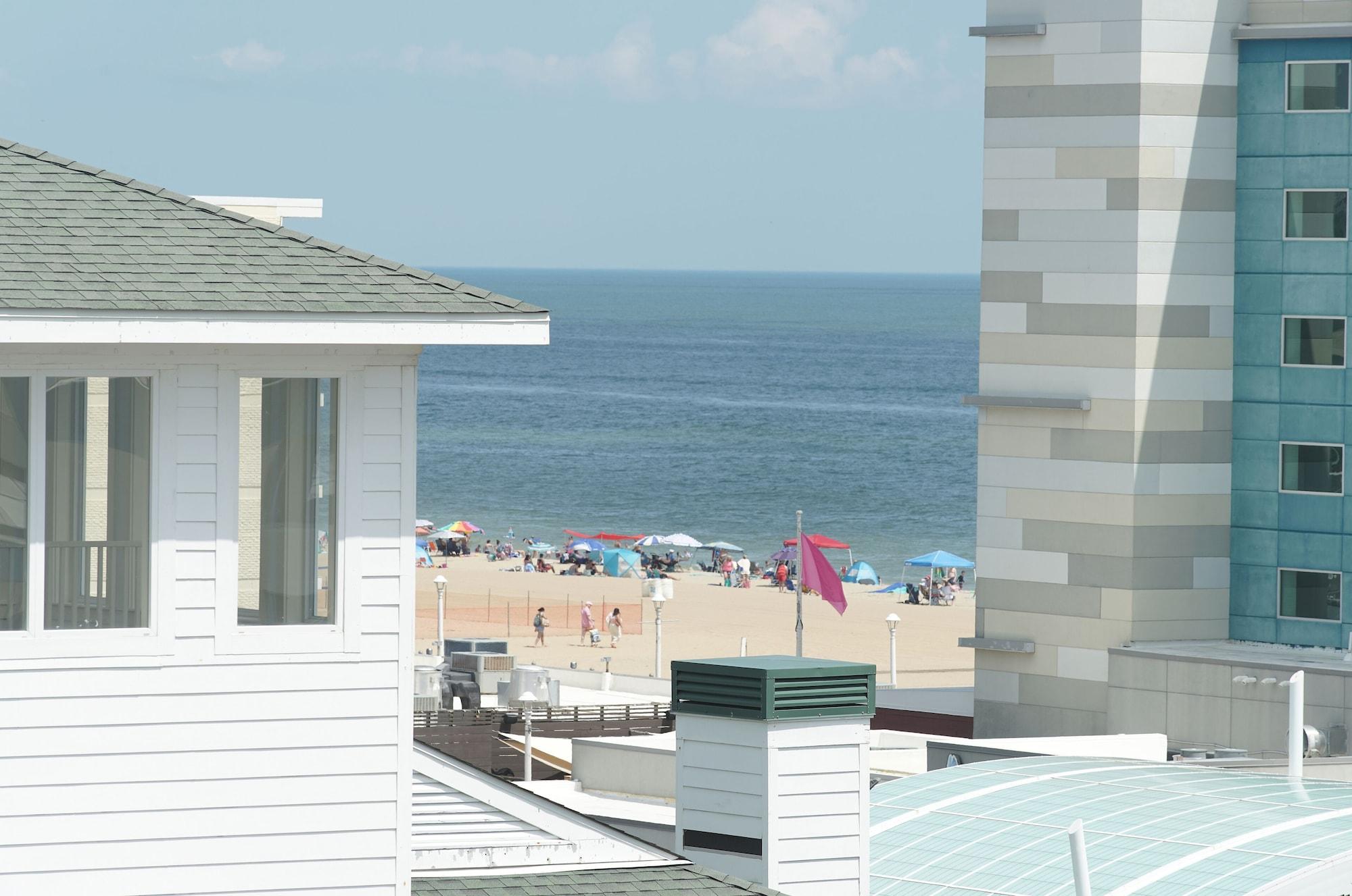 Playa Howard Johnson by Wyndham Virginia Beach At The Beach
