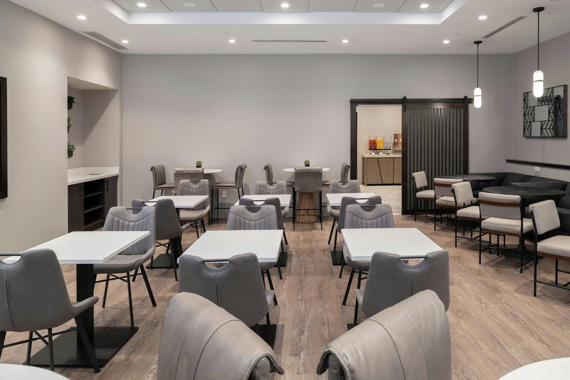 Restaurant Towneplace Suites by Marriott Framingham