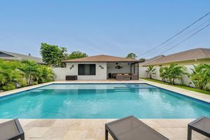 Alquiler Vacacional - Walk to Beach: Getaway w/ Pool in Naples!