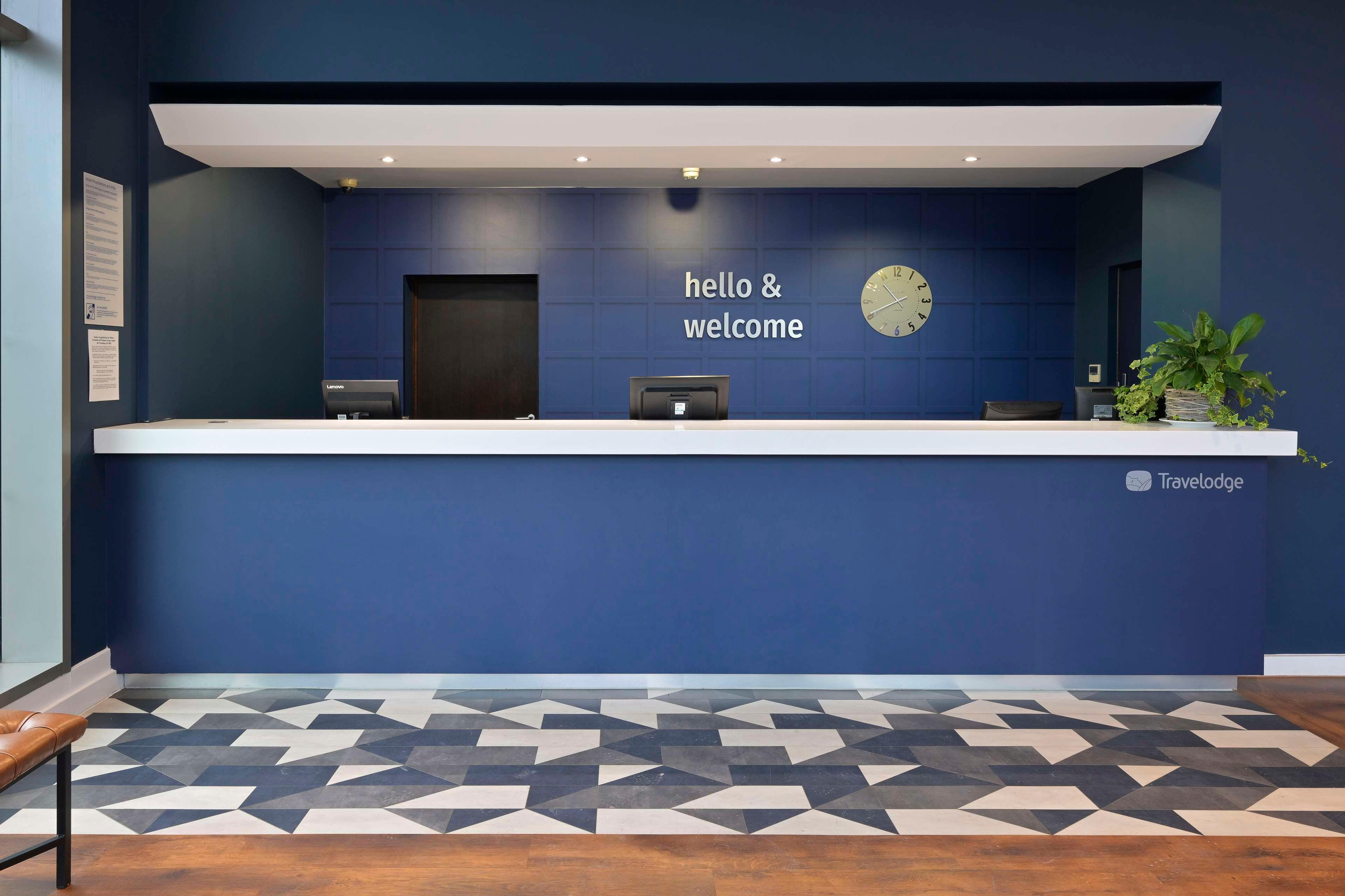 Vista Lobby Travelodge Manchester Central Arena