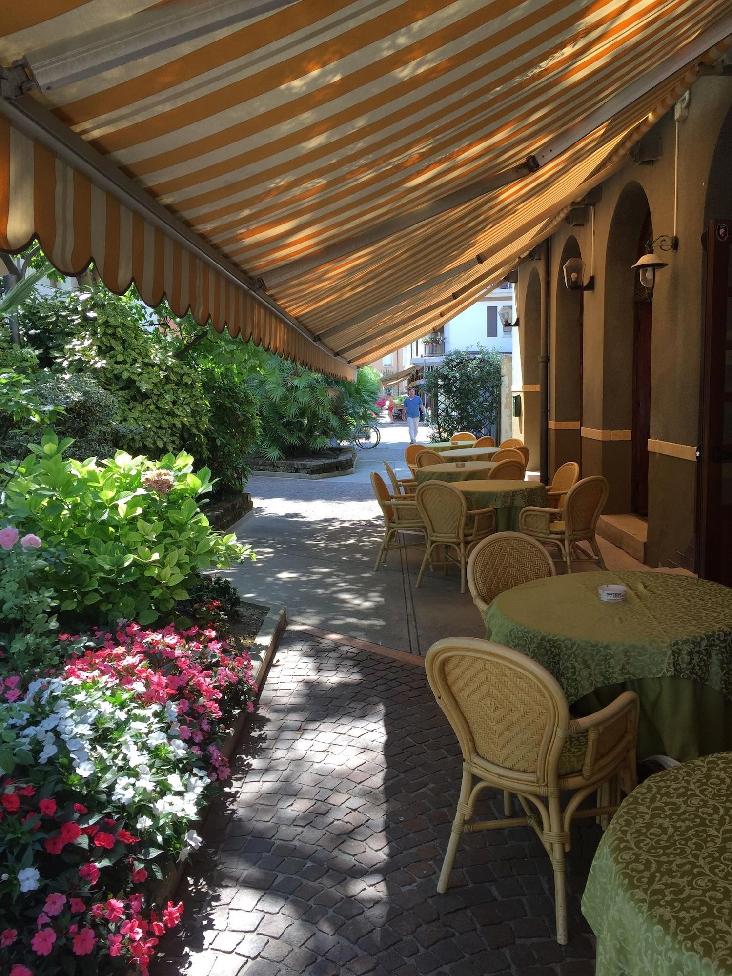 Vista Exterior Hotel Milano