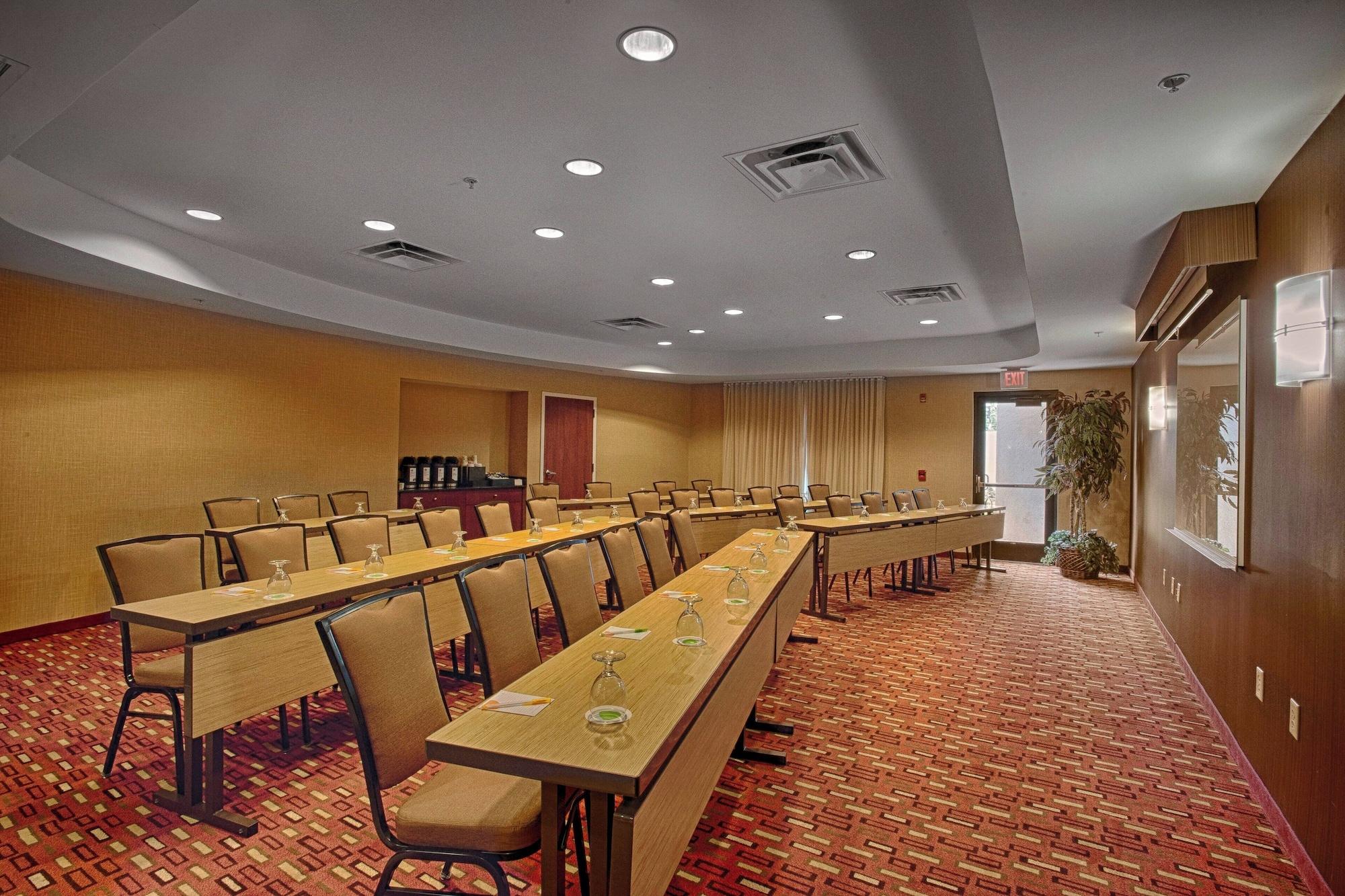 Sala de Reuniones Courtyard by Marriott Wall at Monmouth Shores Corporate Park