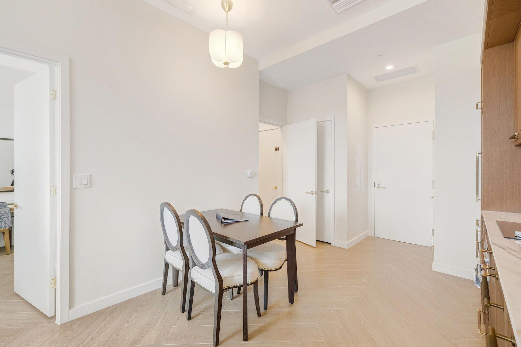 Restaurant Chic Miami Apt Pool Gym & Sleeps 4