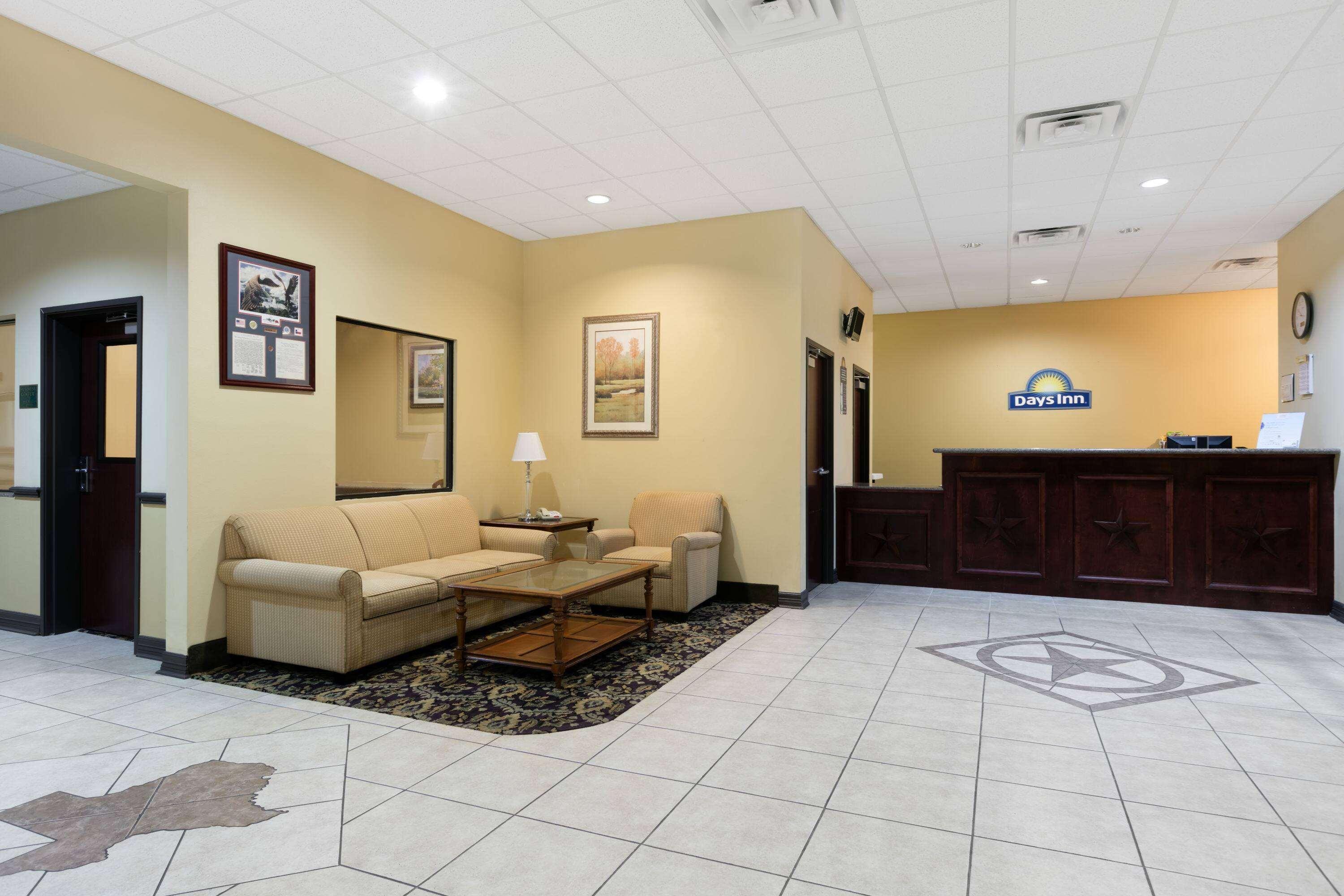 Vista Lobby Days Inn by Wyndham Salado