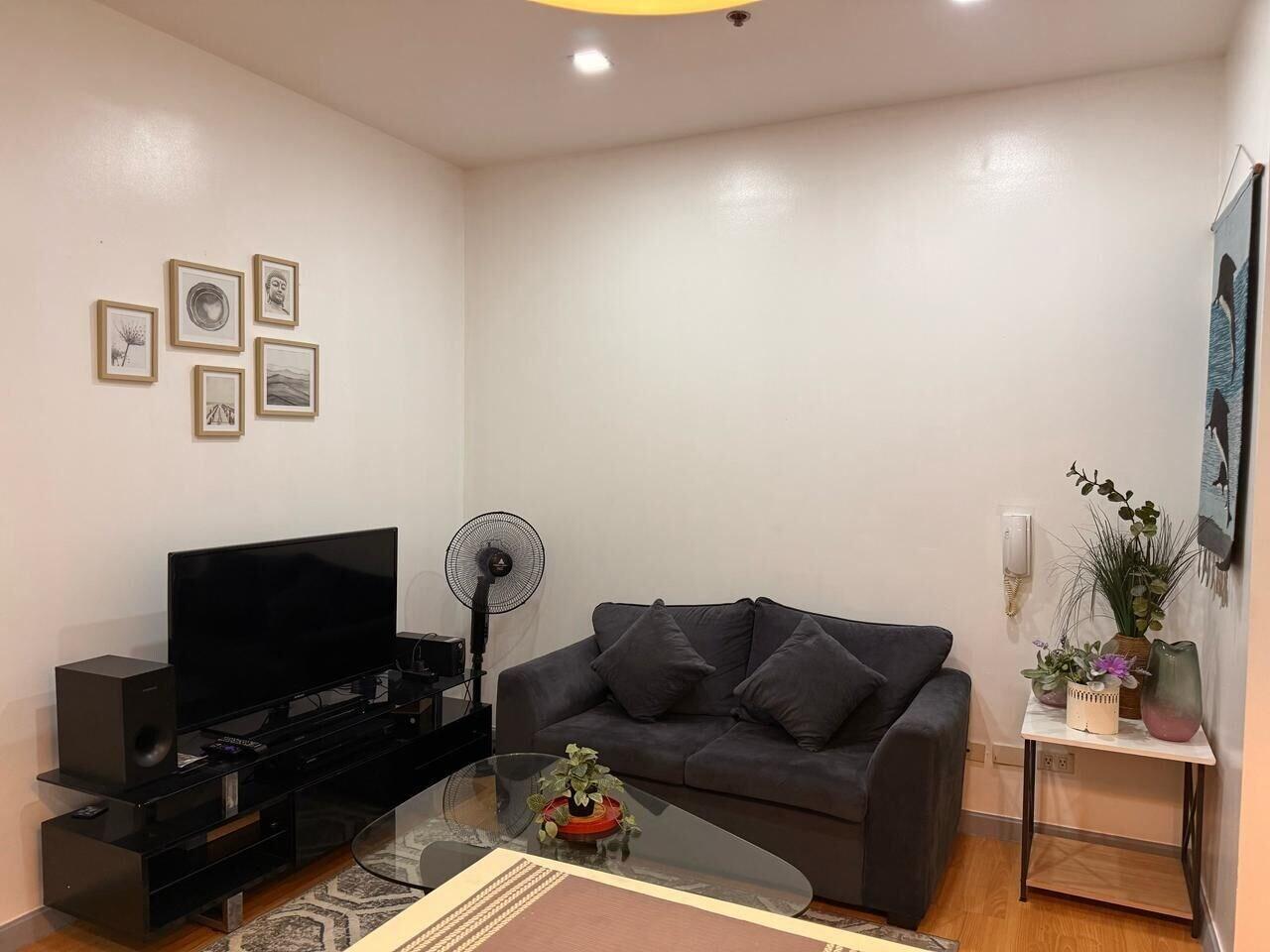 Varios 2 bedrooms in makati with balcony