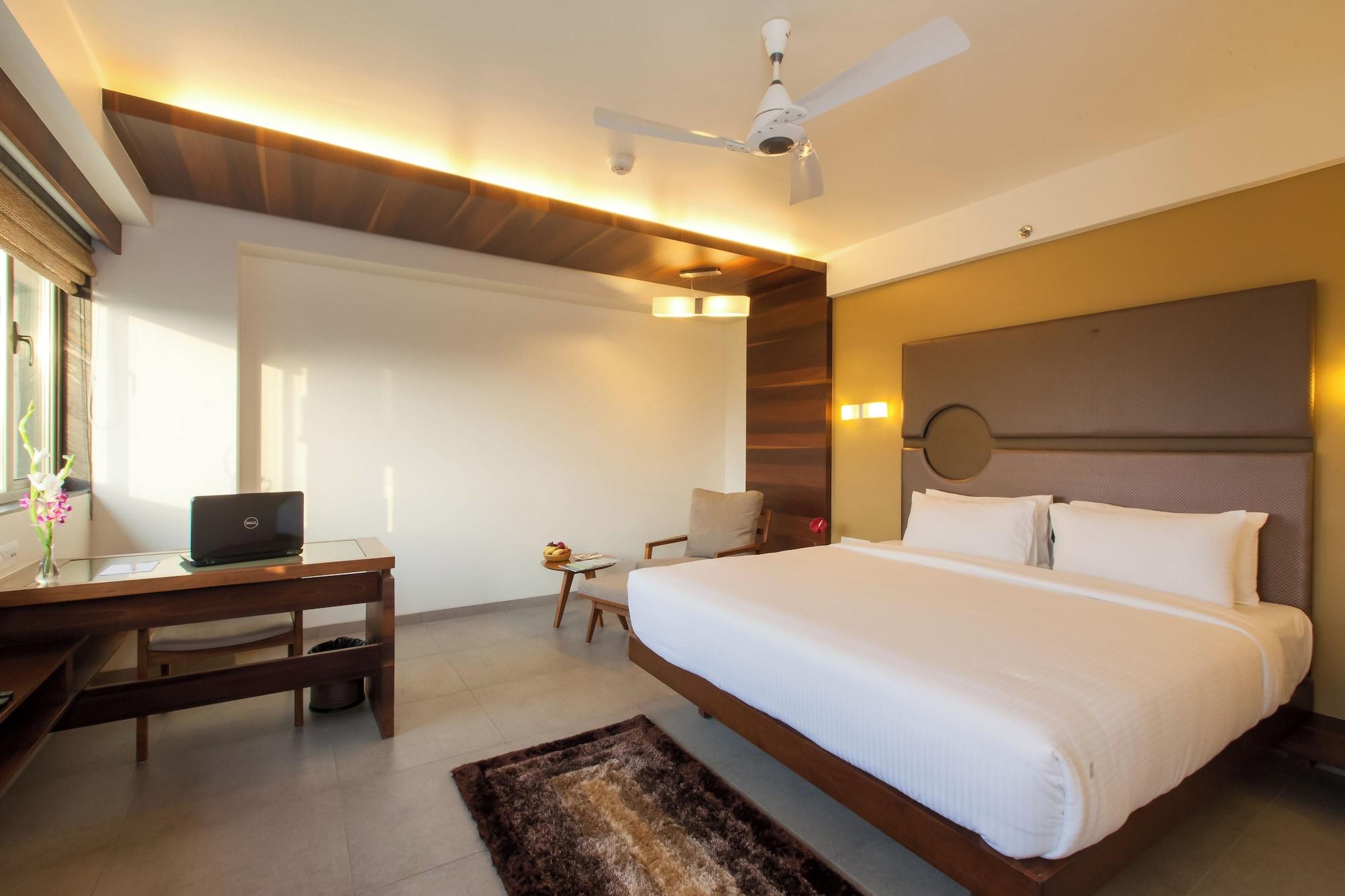 Vista Exterior Hotel Cosmopolitan Ahmedabad