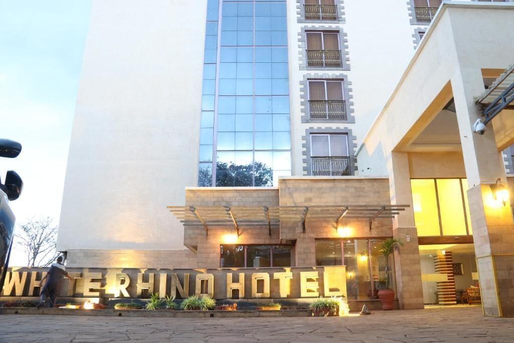 Vista Exterior The White Rhino Hotel