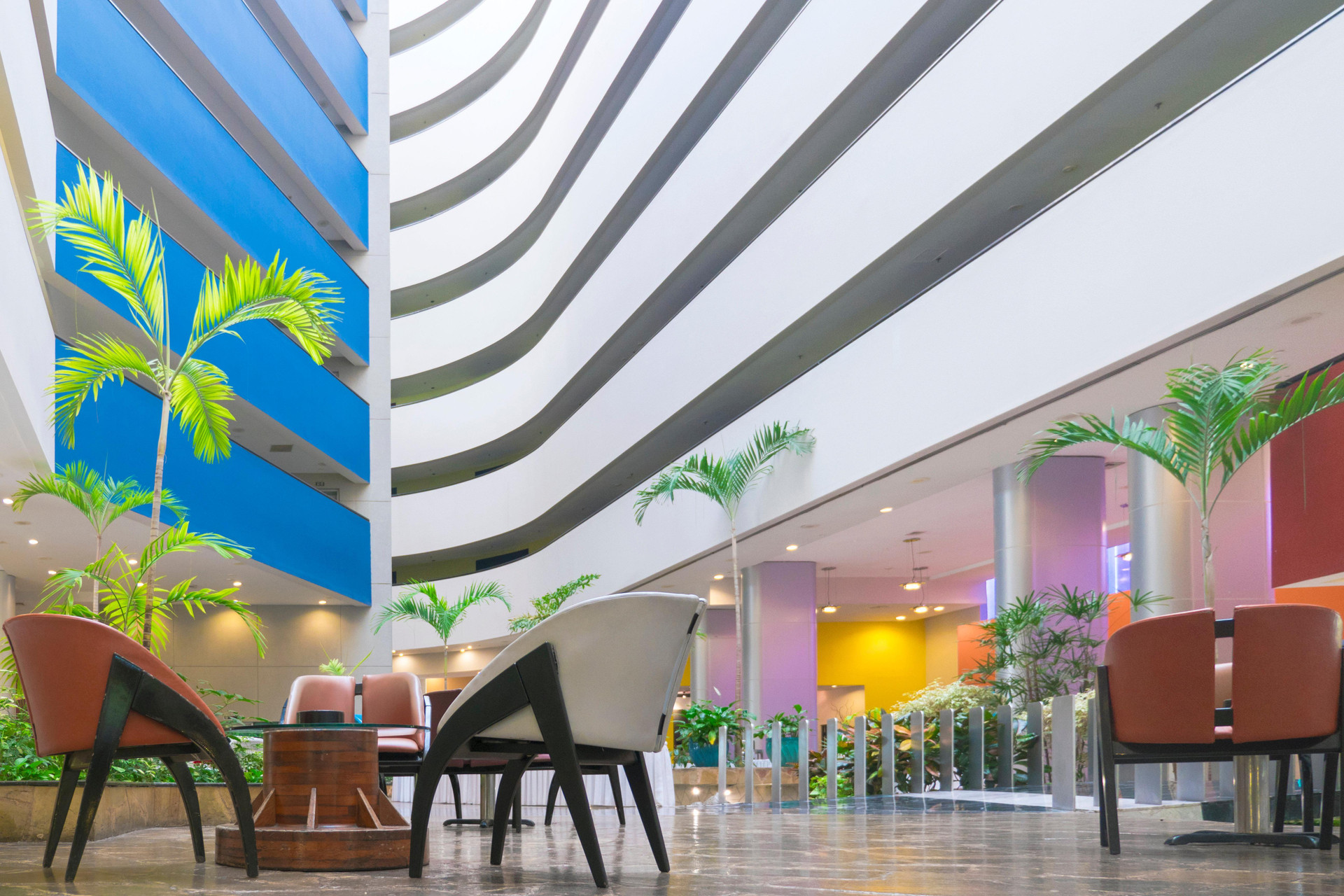 Vista Lobby Holiday Inn Monterrey - Parque Fundidora by IHG