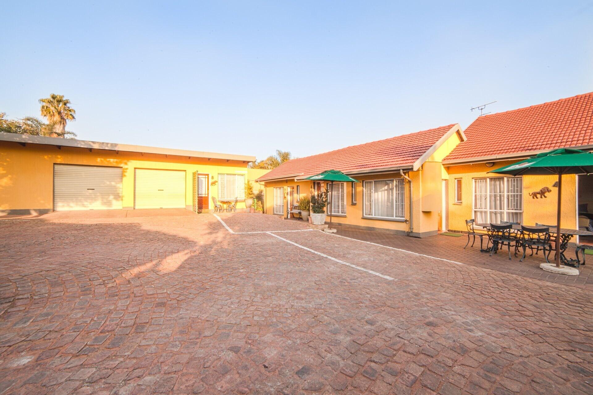 Varios Marle' Lodge Bed & Breakfast