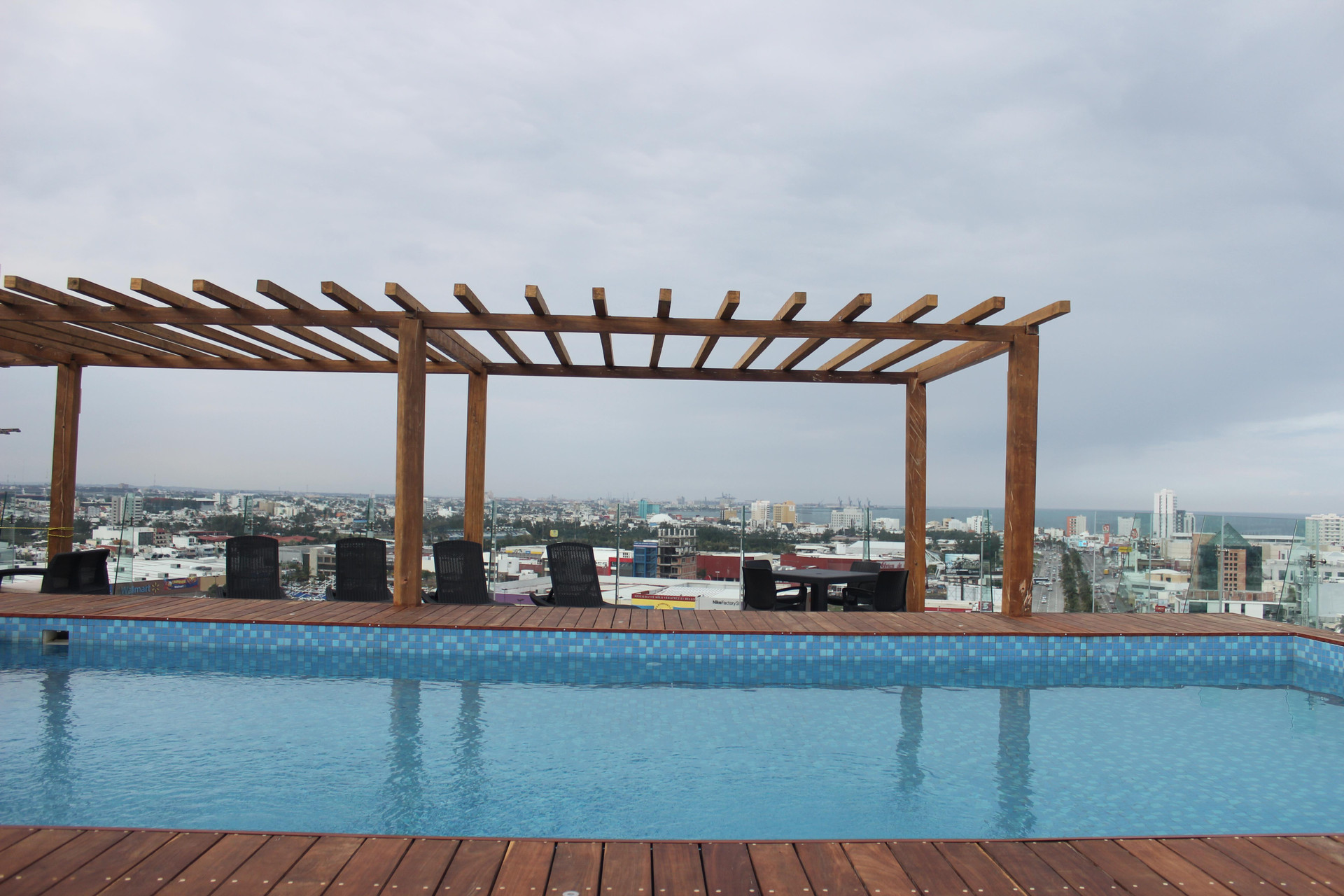 Vista da piscina Hotel Boka