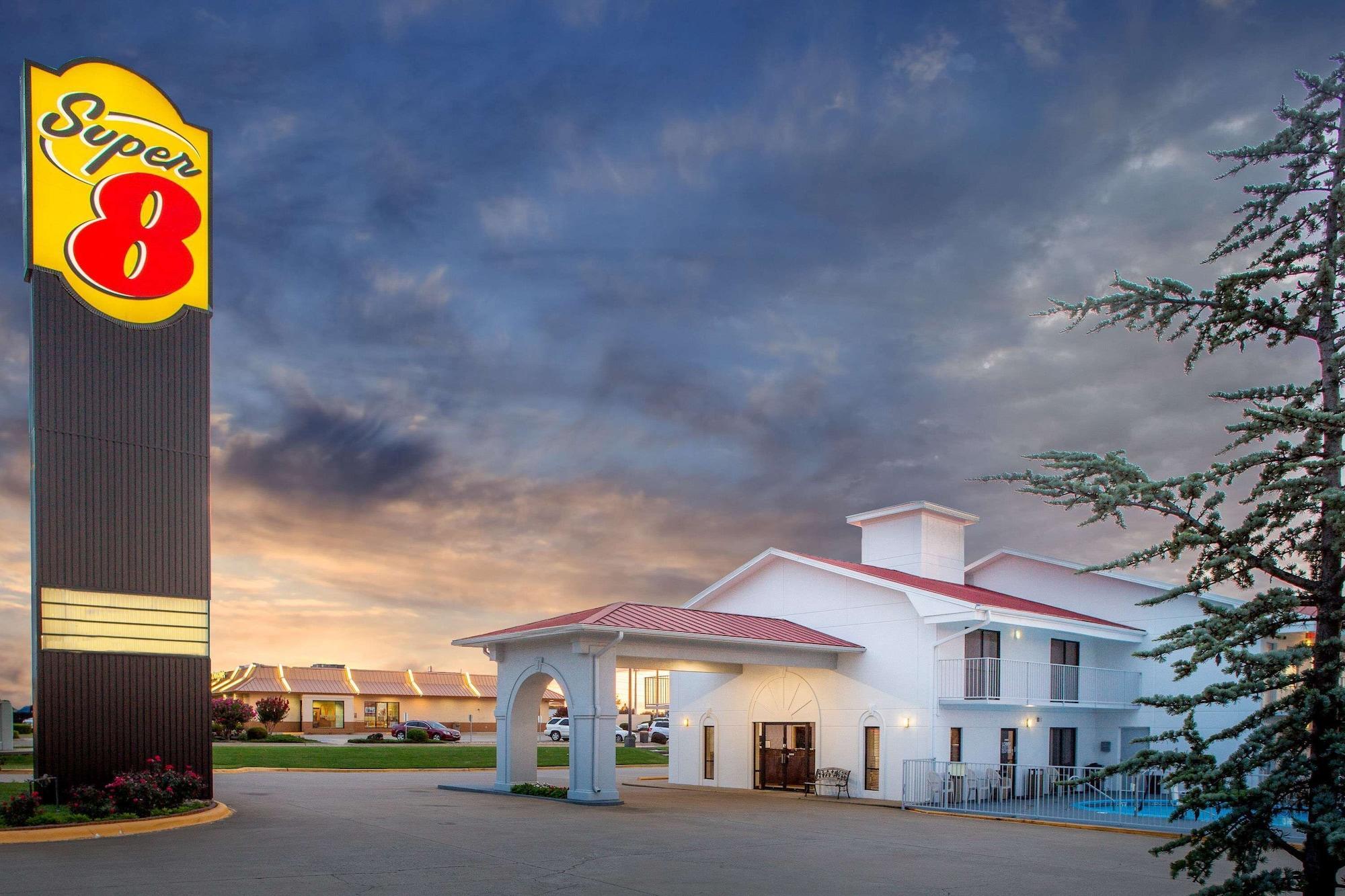Vista Exterior Super 8 by Wyndham Springdale AR