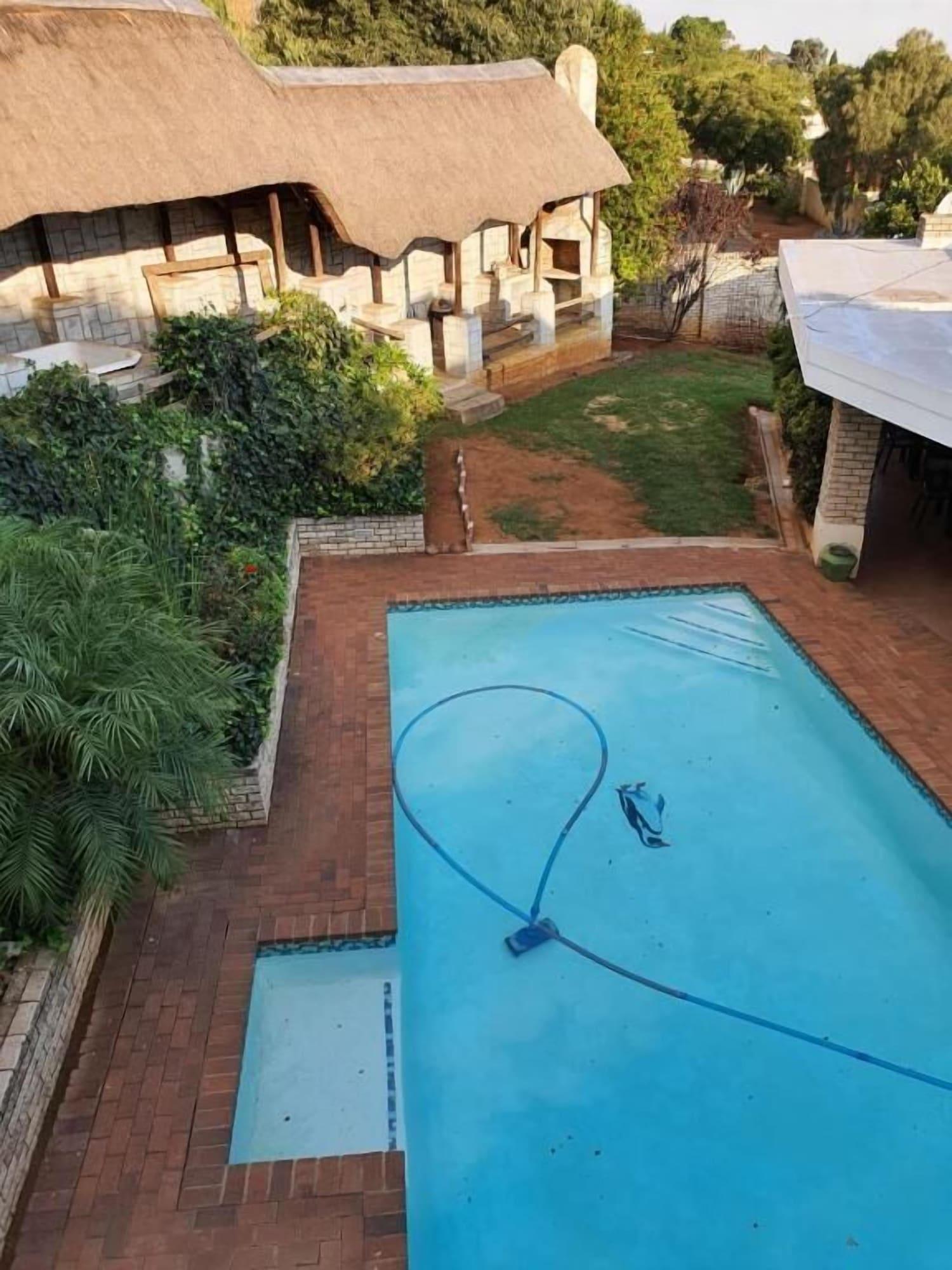 Vista Piscina Naomi's Place