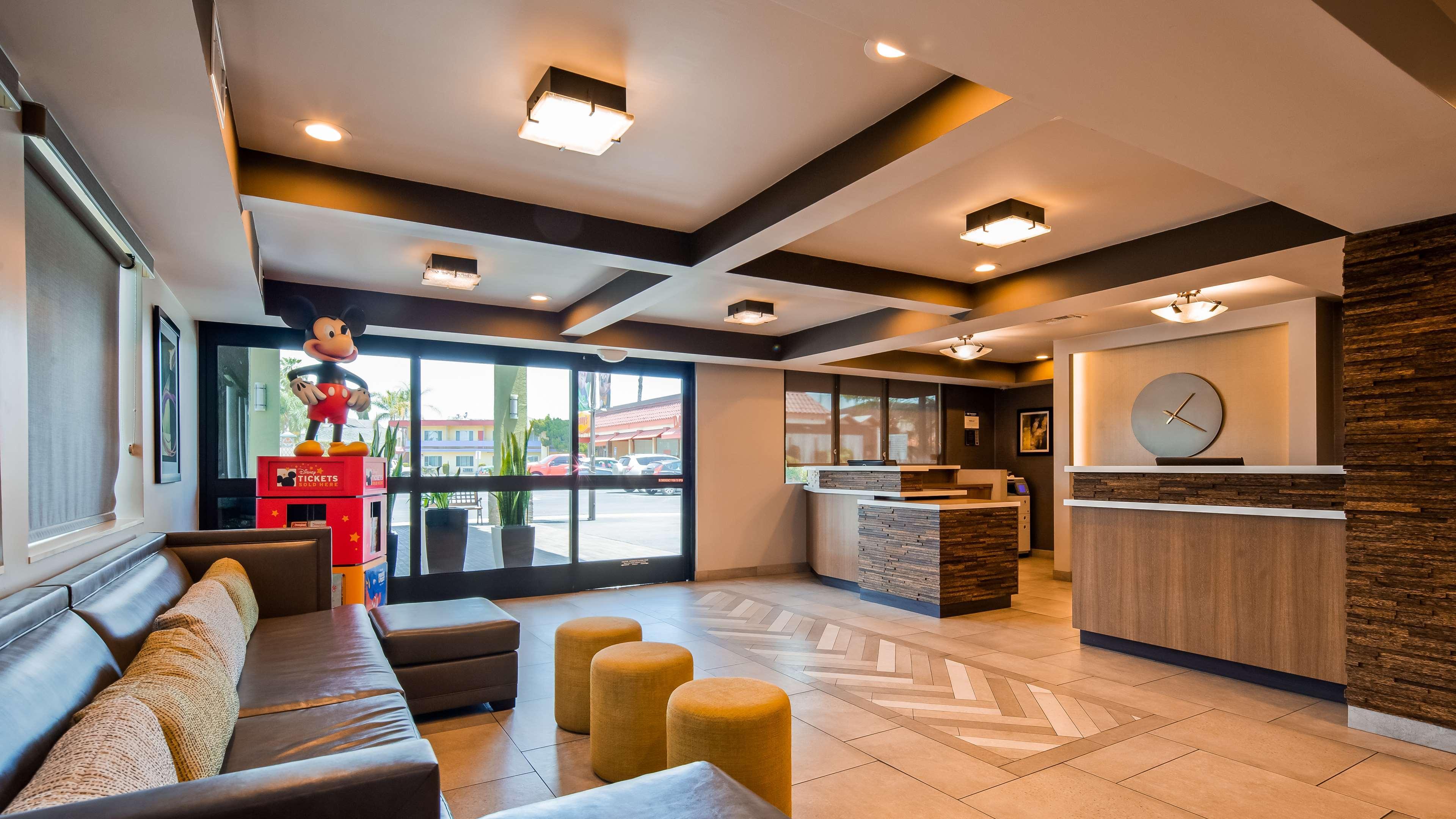 Vista Lobby Best Western Plus Pavilions