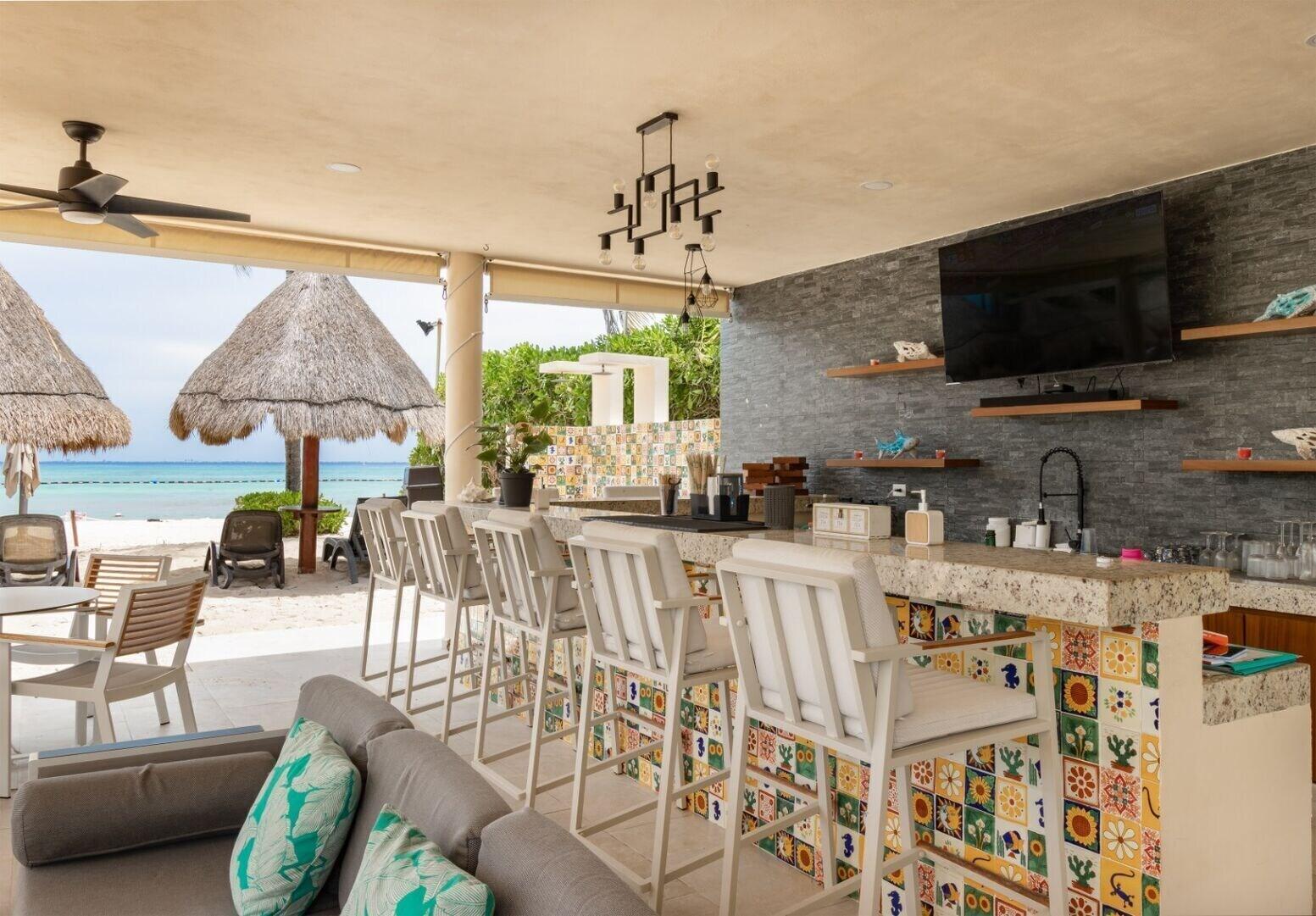 Restaurant The Elements Oceanfront & Beachside Condo Hotel