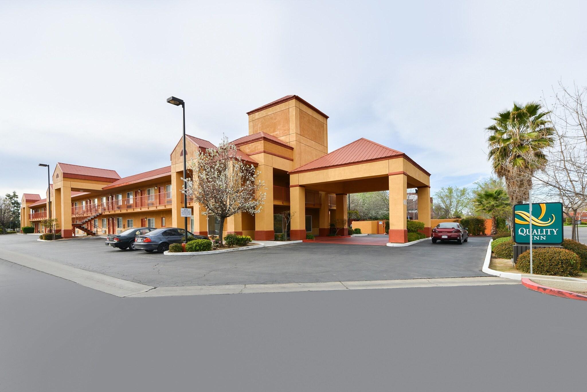 Vista Exterior Quality Inn Fresno Near University