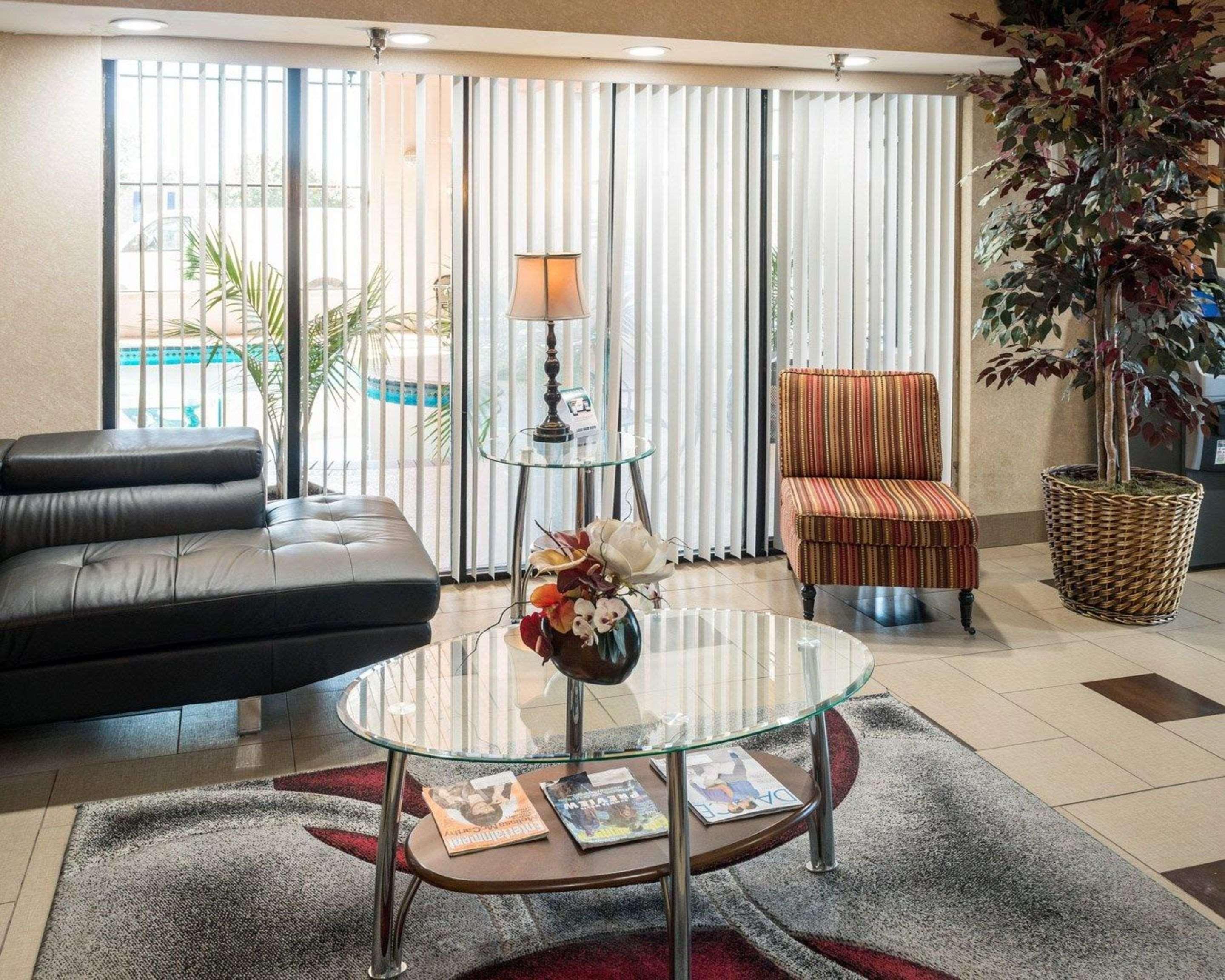 Vista Lobby Quality Inn