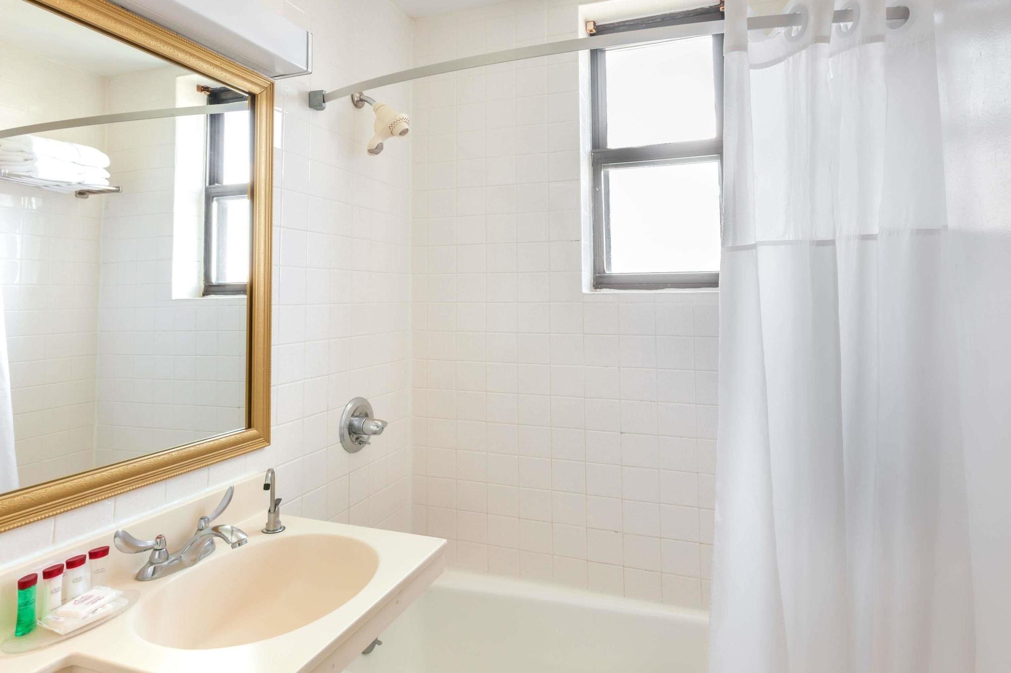 Equipamiento de Habitación Ramada by Wyndham Jersey City