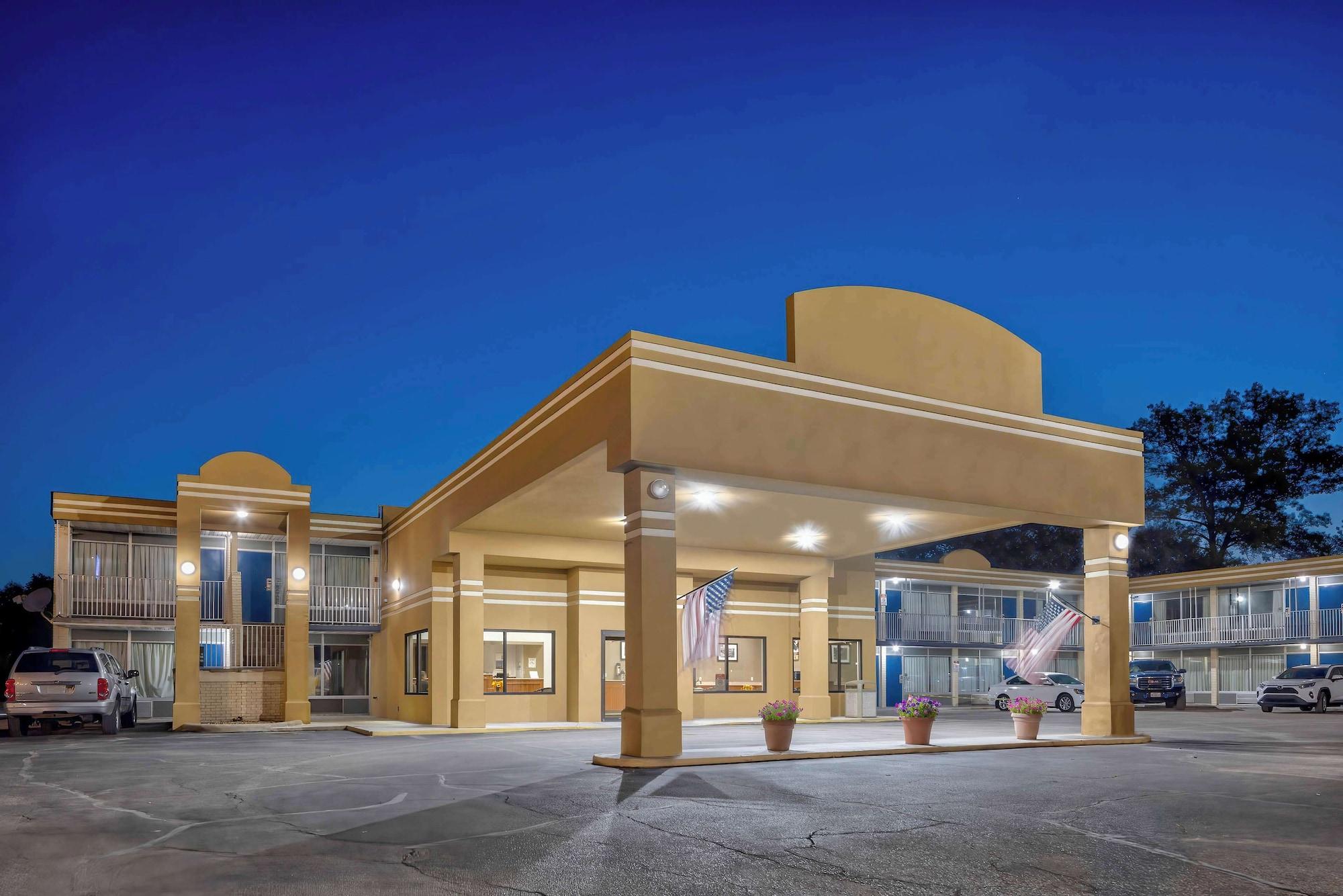 Varios Motel 6 Effingham, IL