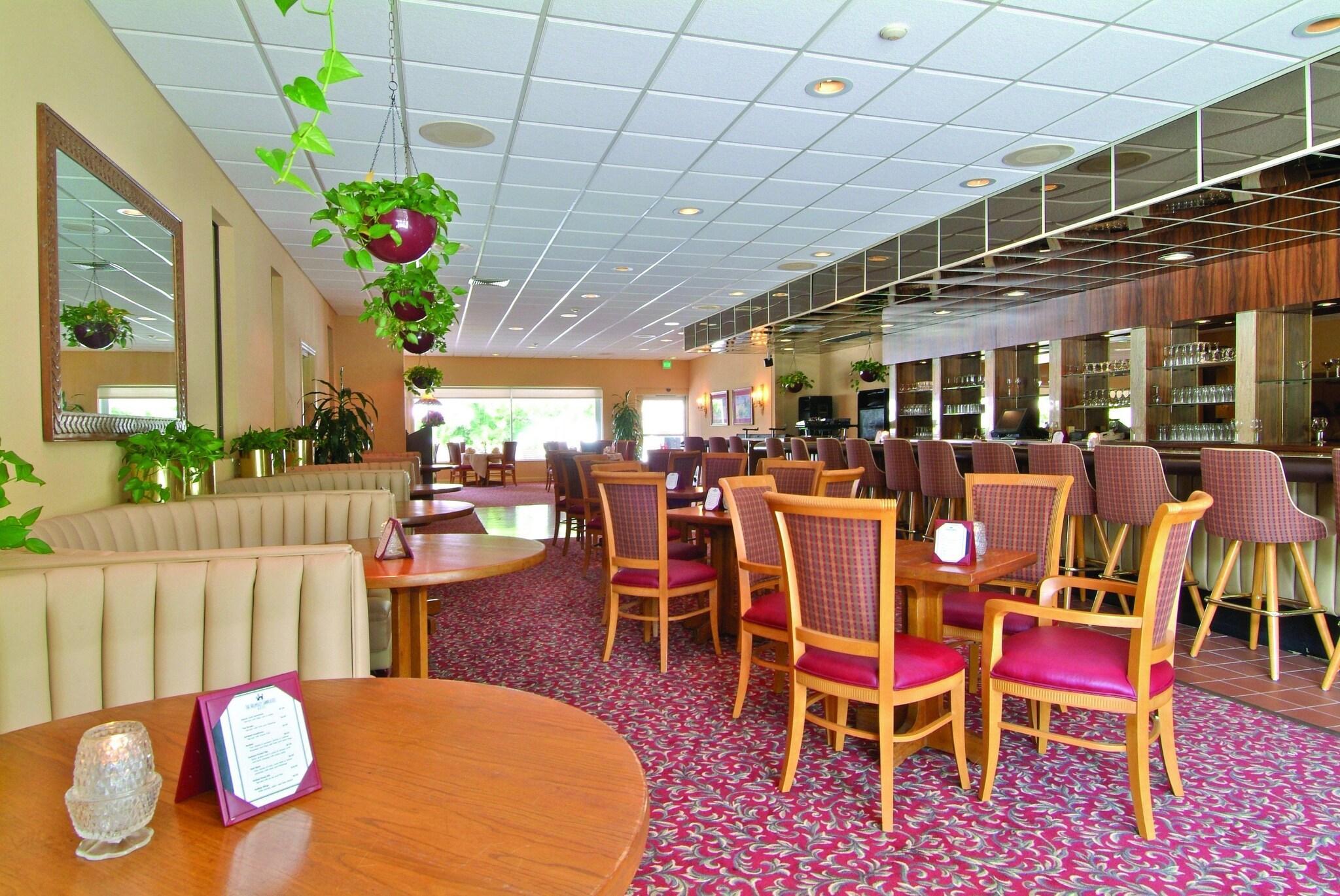 Restaurant Sandcastle Resort at Lido Beach