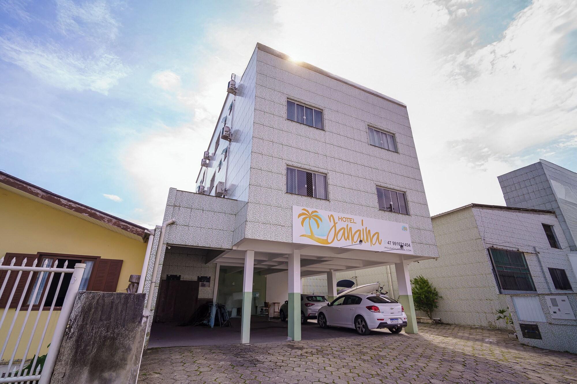 Vista Exterior Hotel Janaína