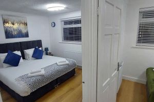 Alquiler Vacacional - Luxury 5 Bedroom 2 BA House with Parking