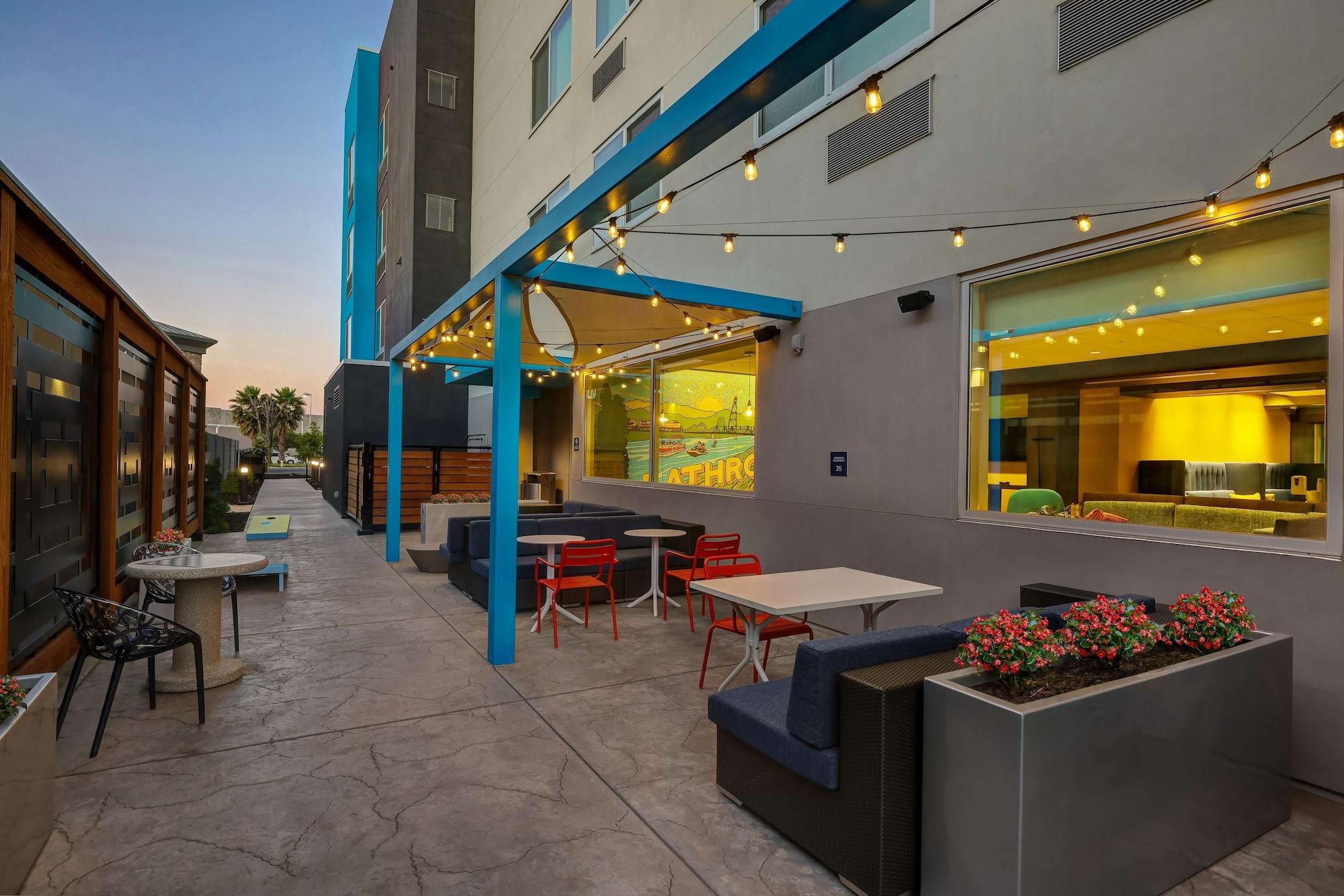 Vista Exterior Tru By Hilton Lathrop, CA