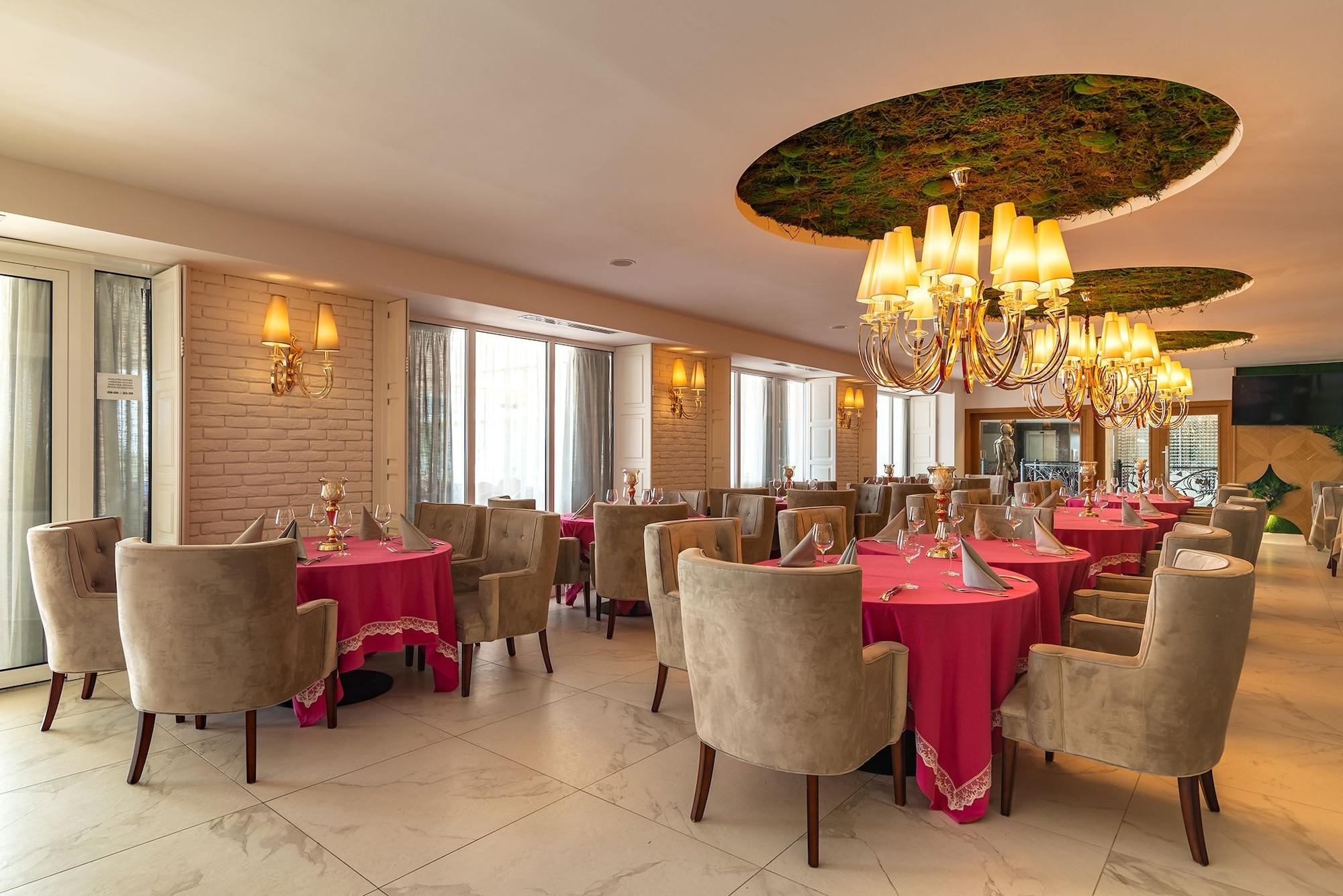 Restaurant Eco Therma Village - Free Parking & Private Beach & Mineral Pool