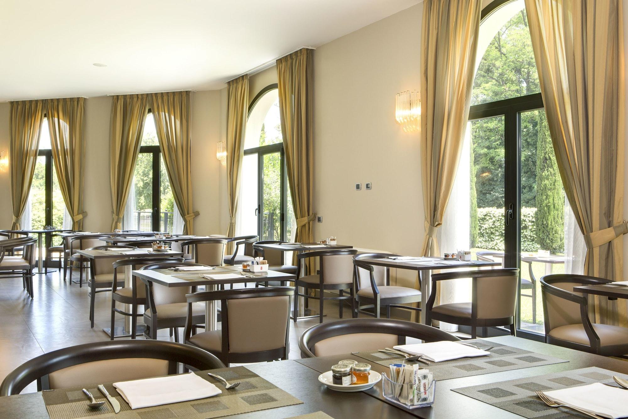 Bar/Salón Maranello Palace