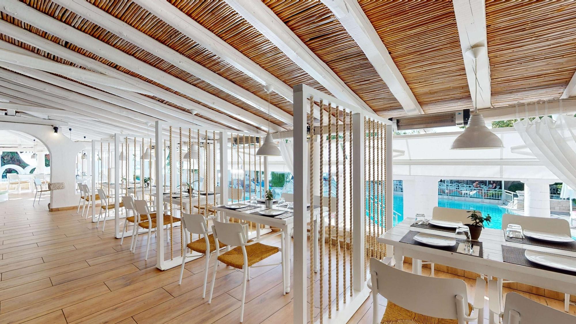 Restaurant Acrotel Athena Residence