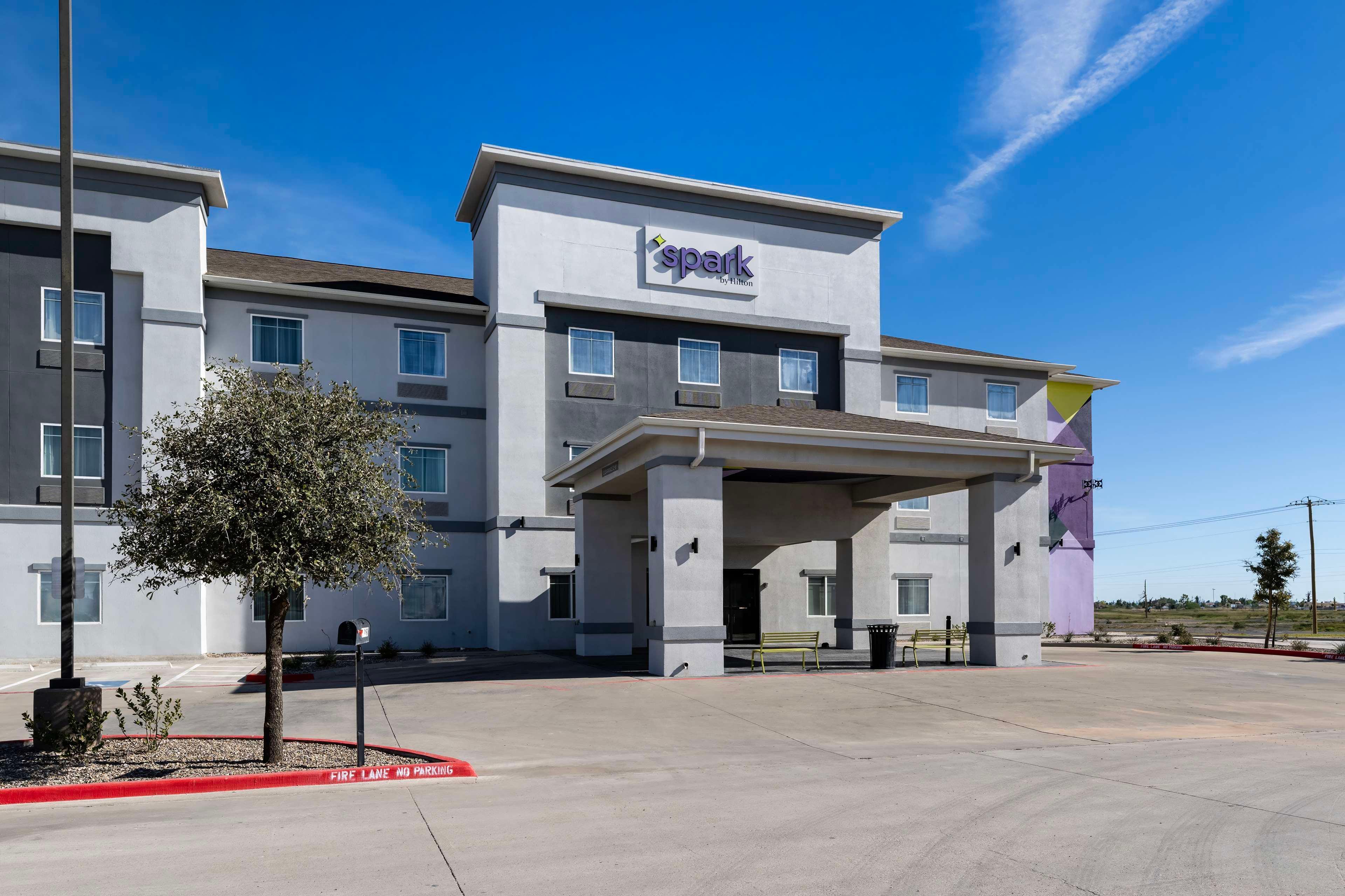 Vista Exterior Spark by Hilton Midland South