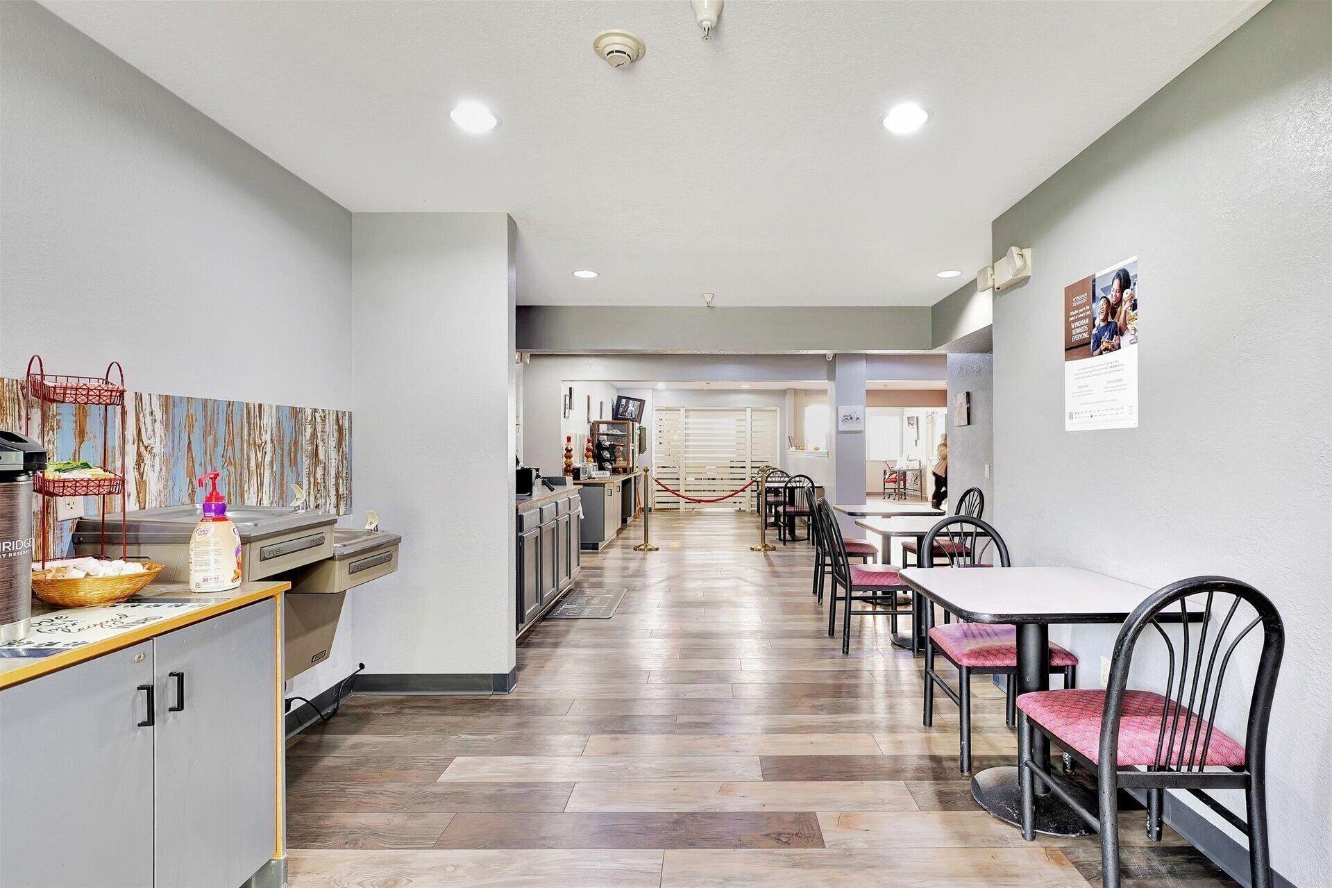 Restaurant Ramada Limited by Wyndham, Bloomington I-55 & I-74 IL