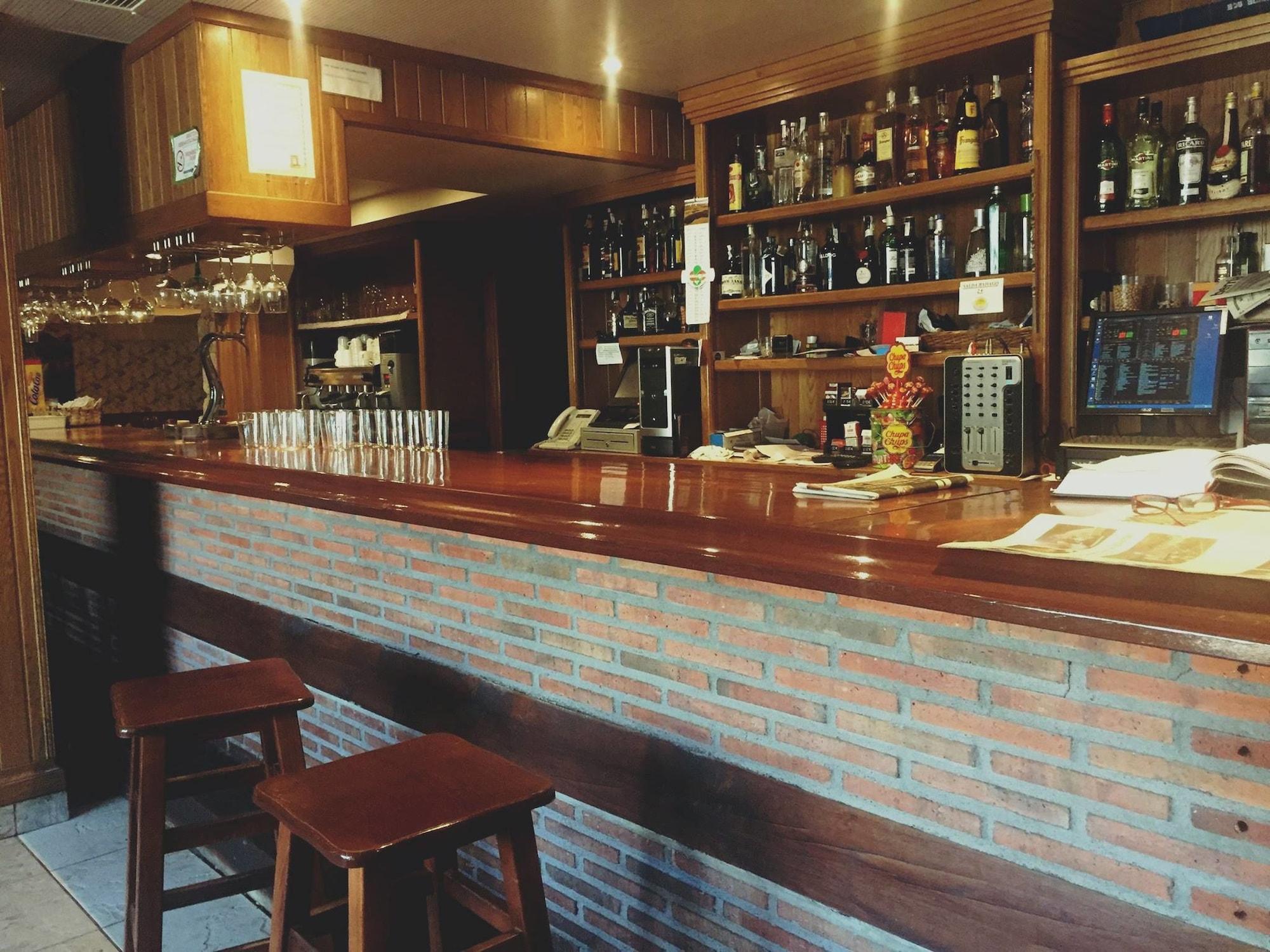 Bar/Salón Hostal Oianume
