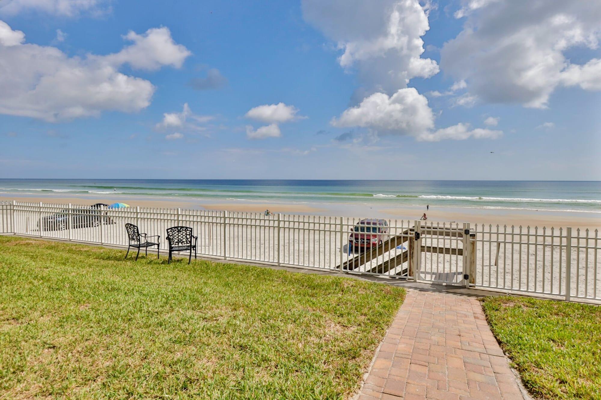 Playa Coastal Waters Inn