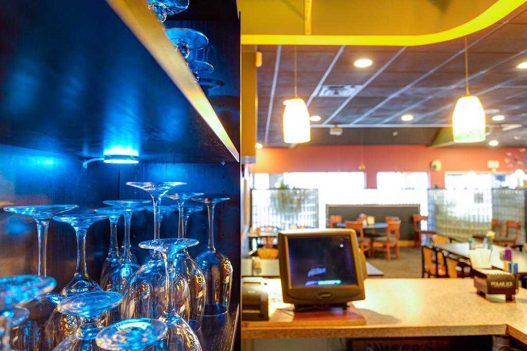 Bar/Salón Quality Inn West Edmonton