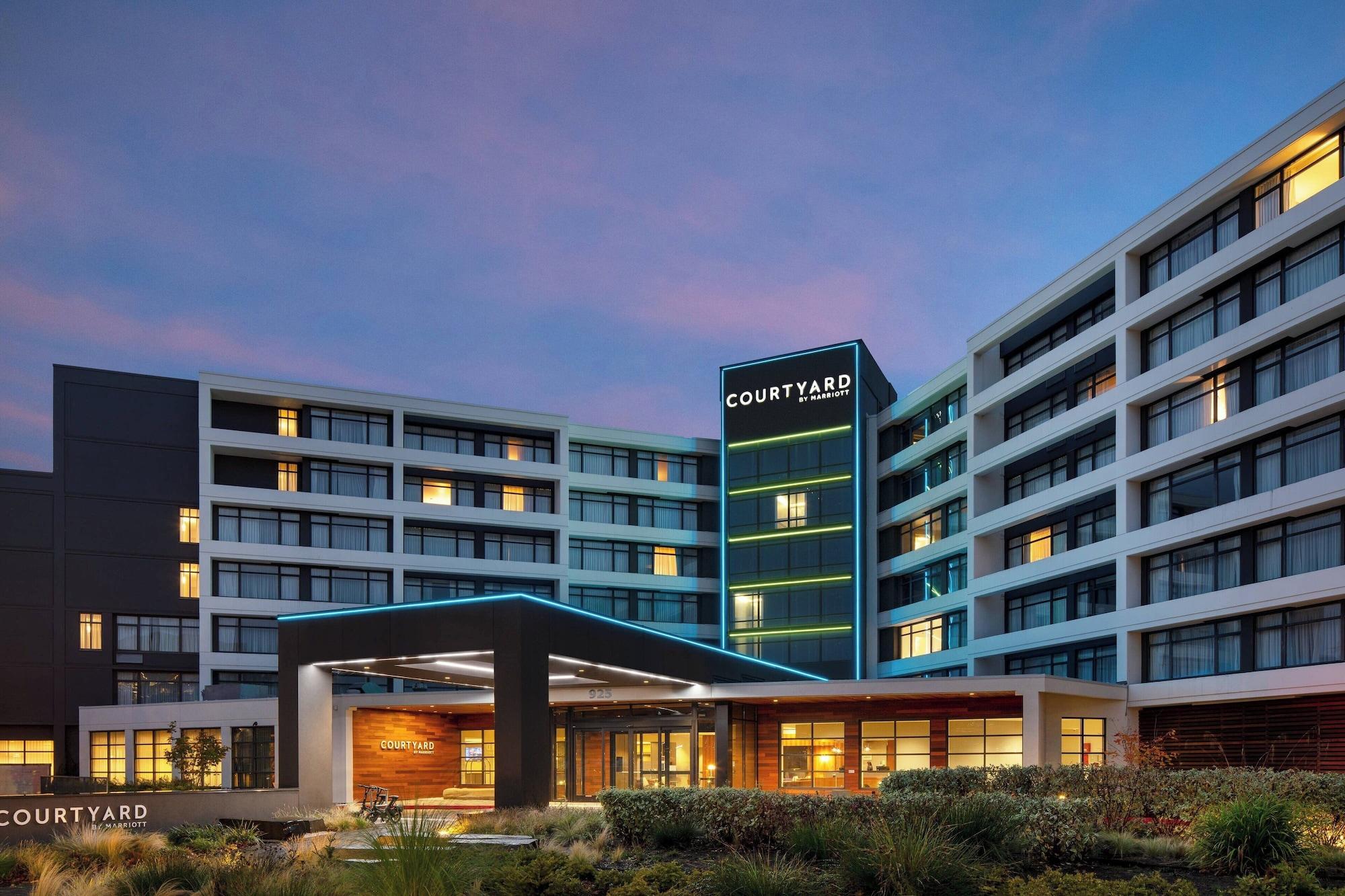 Vista Exterior Courtyard by Marriott Seattle Downtown Lake Union