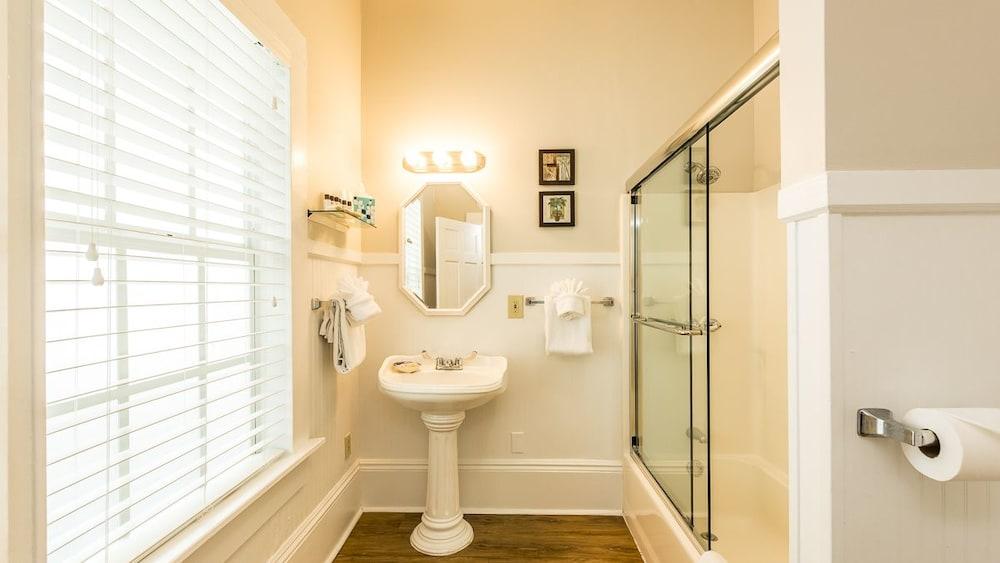 Baño L'Habitation Guest House