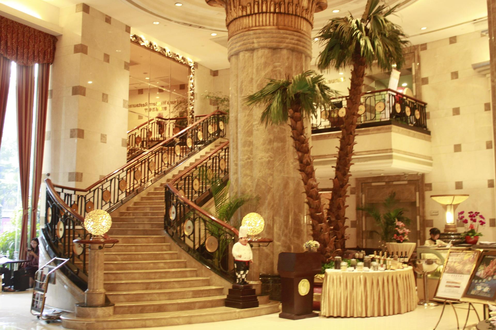 Vista Lobby Royal Mediterranean Hotel
