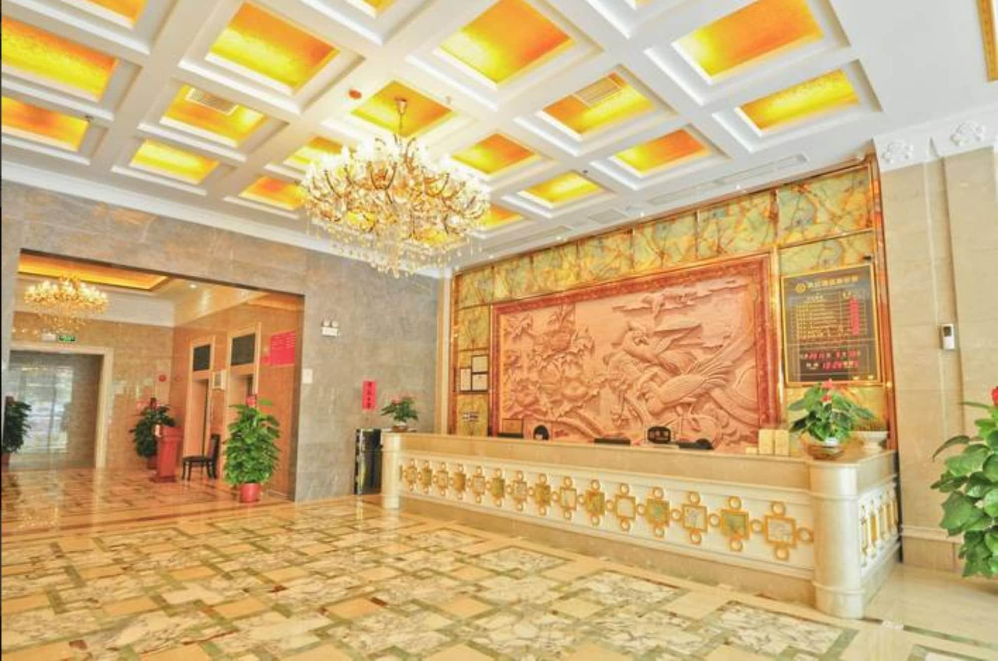 Vista Lobby Karen Hotel