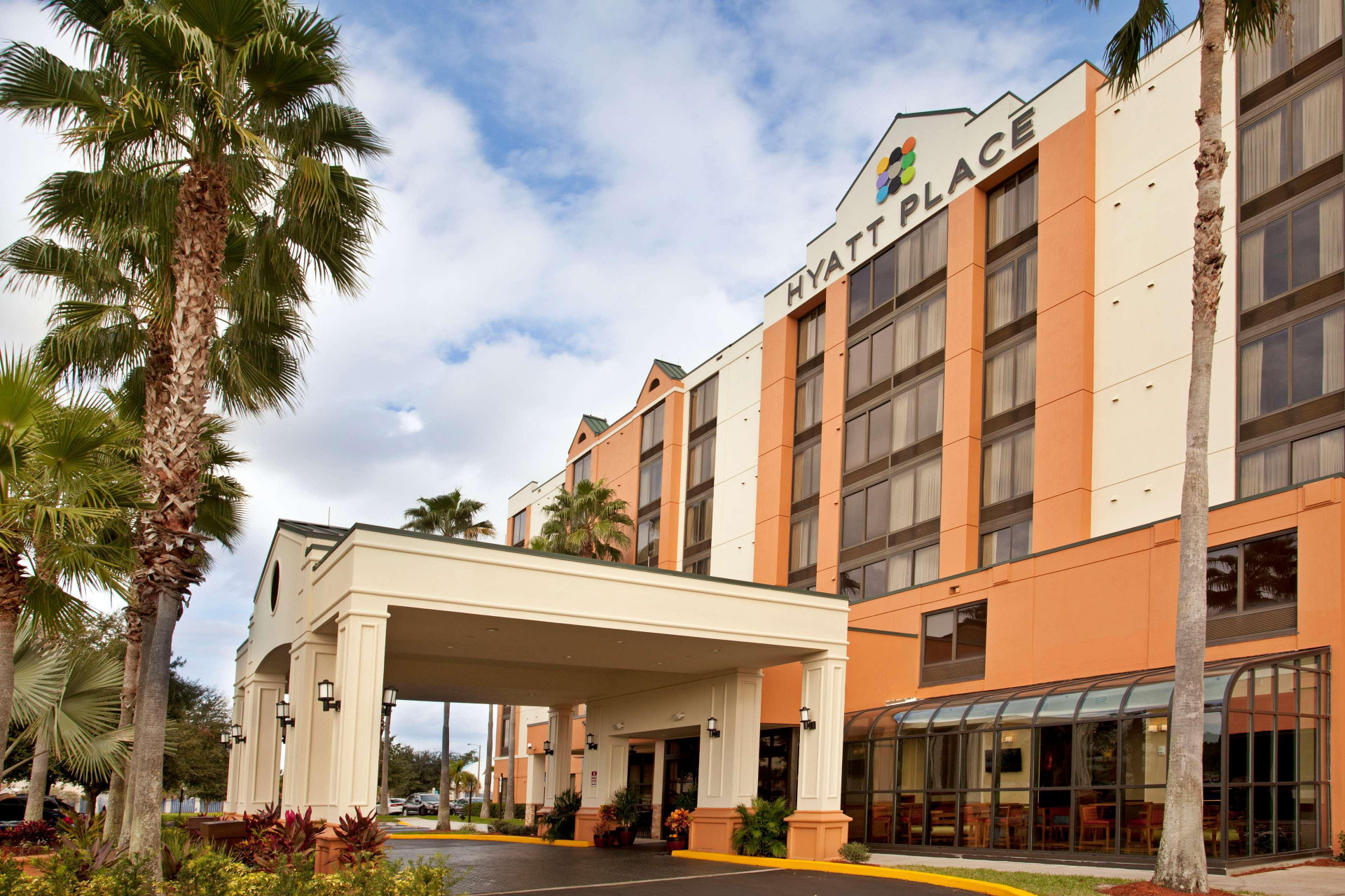 Vista Exterior Hyatt Place across from Universal Orlando Resort