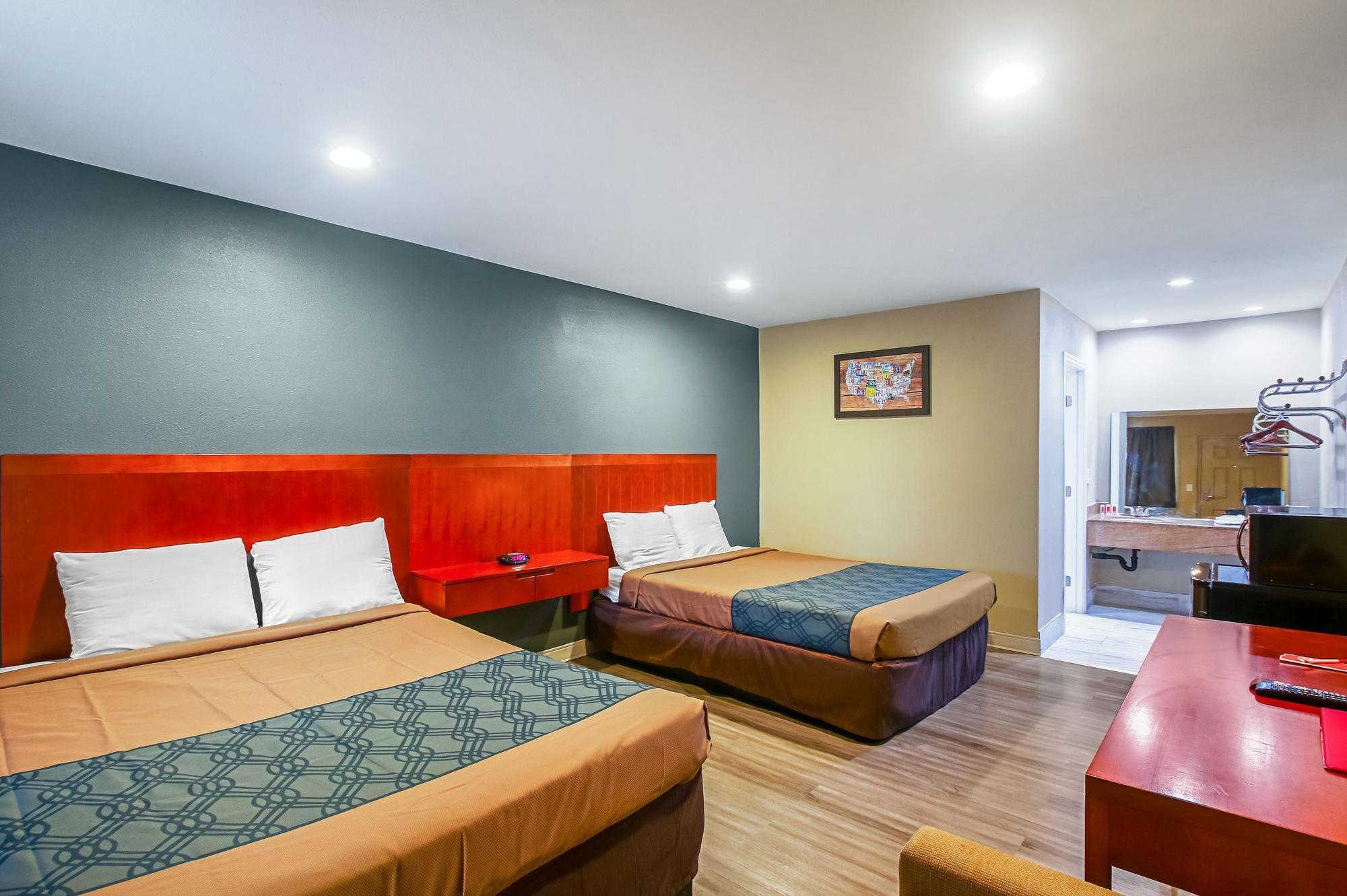 Habitación Econo Lodge San Bernardino I-215
