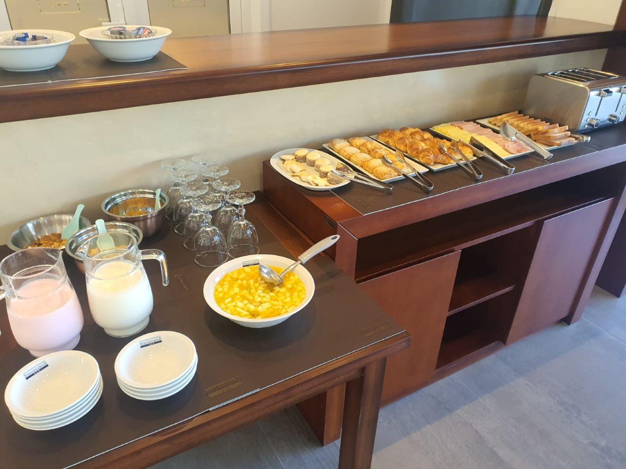 Varios Stradivarius Hotel