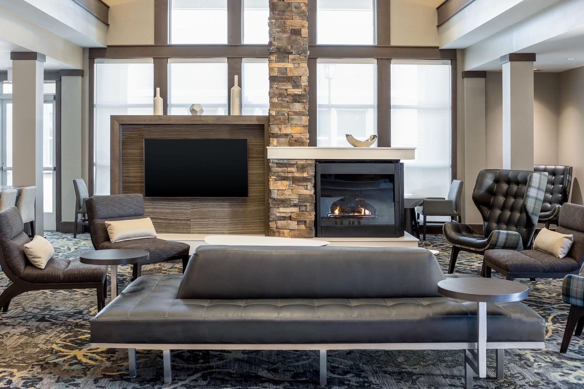 Vista Lobby Residence Inn by Marriott Kansas City at The Legends