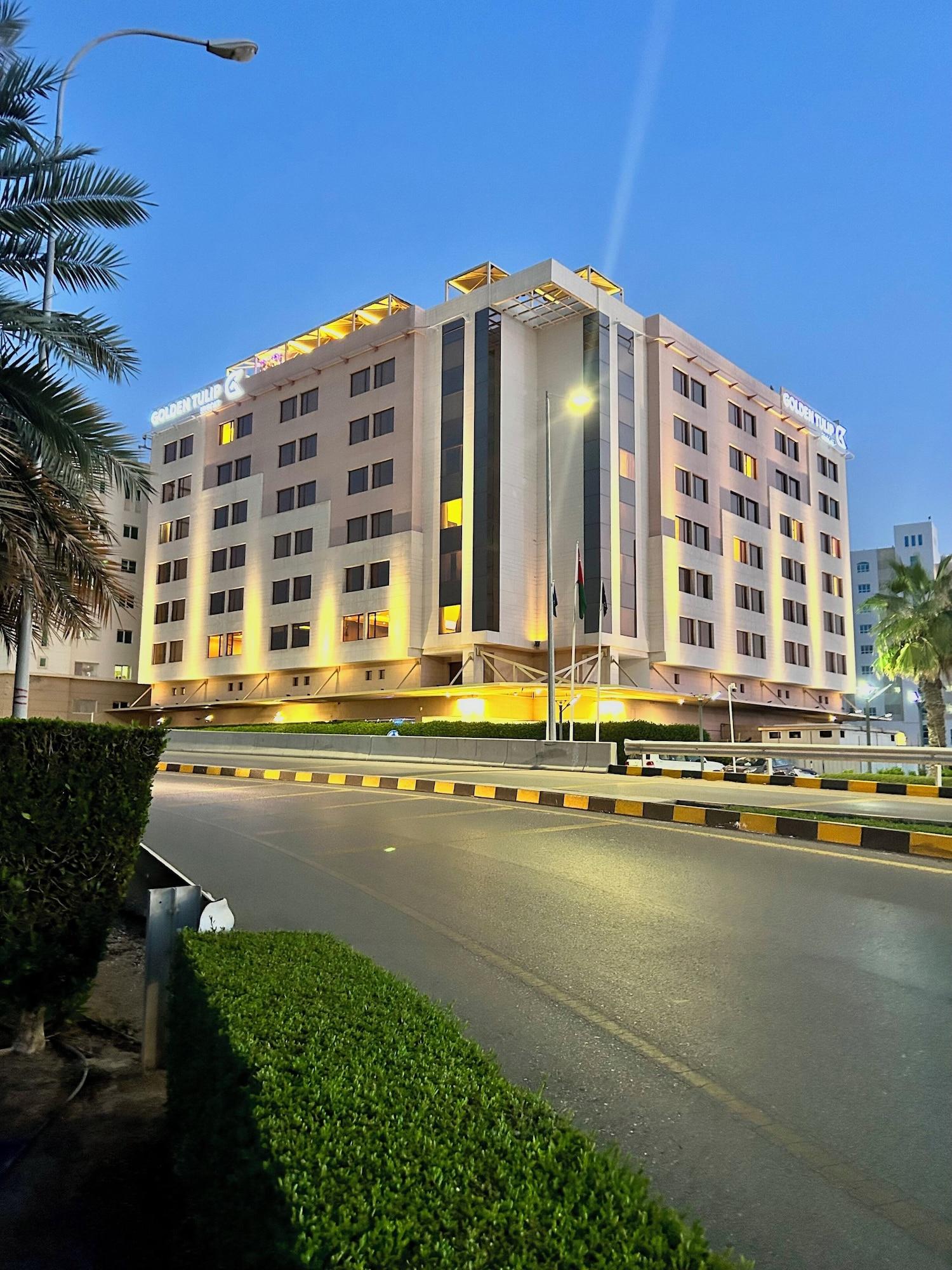 Vista Exterior Golden Tulip Muscat