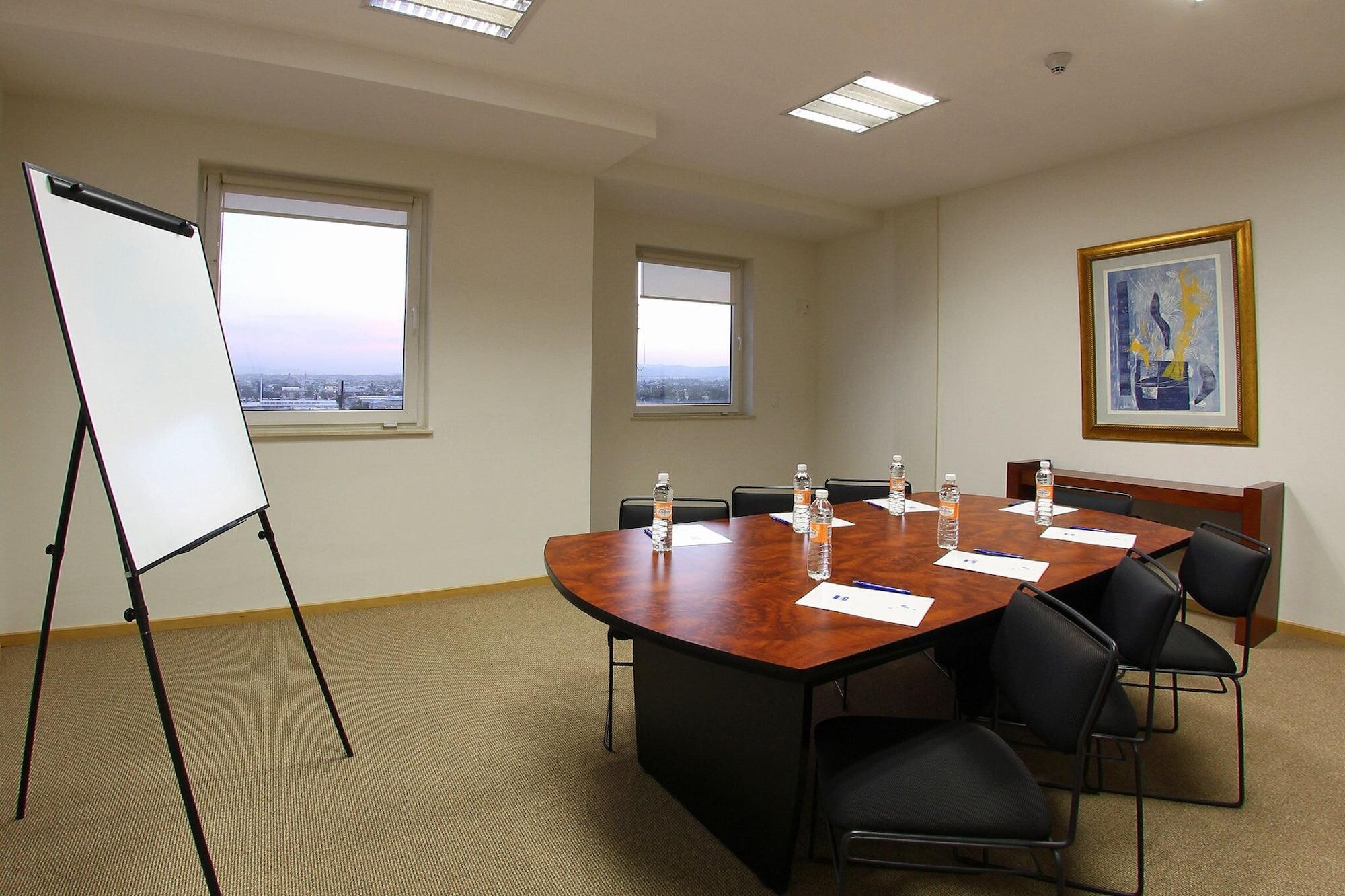 Sala de Reuniones One Guadalajara Periferico Norte