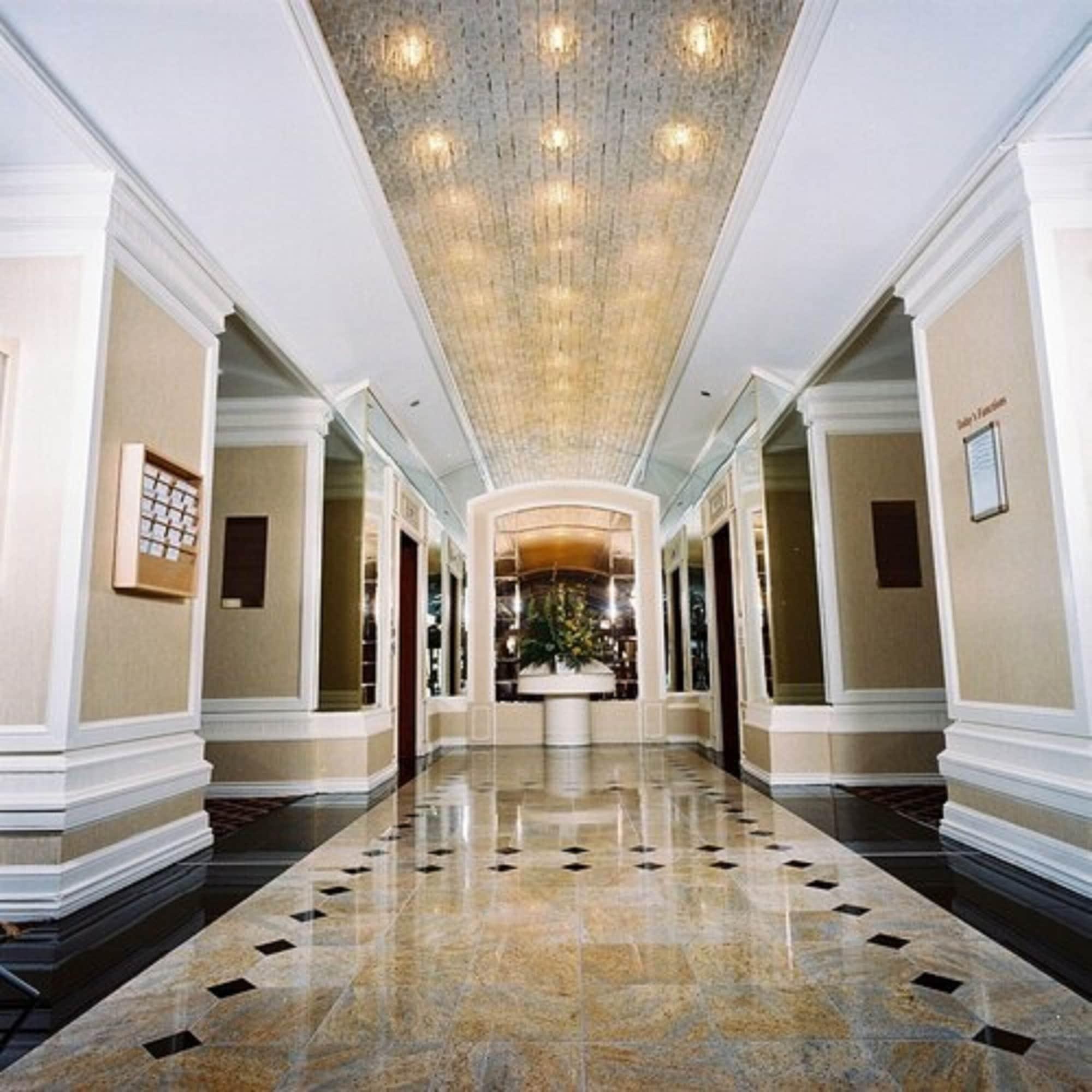 Vista Lobby Delta Hotels by Marriott London Armouries