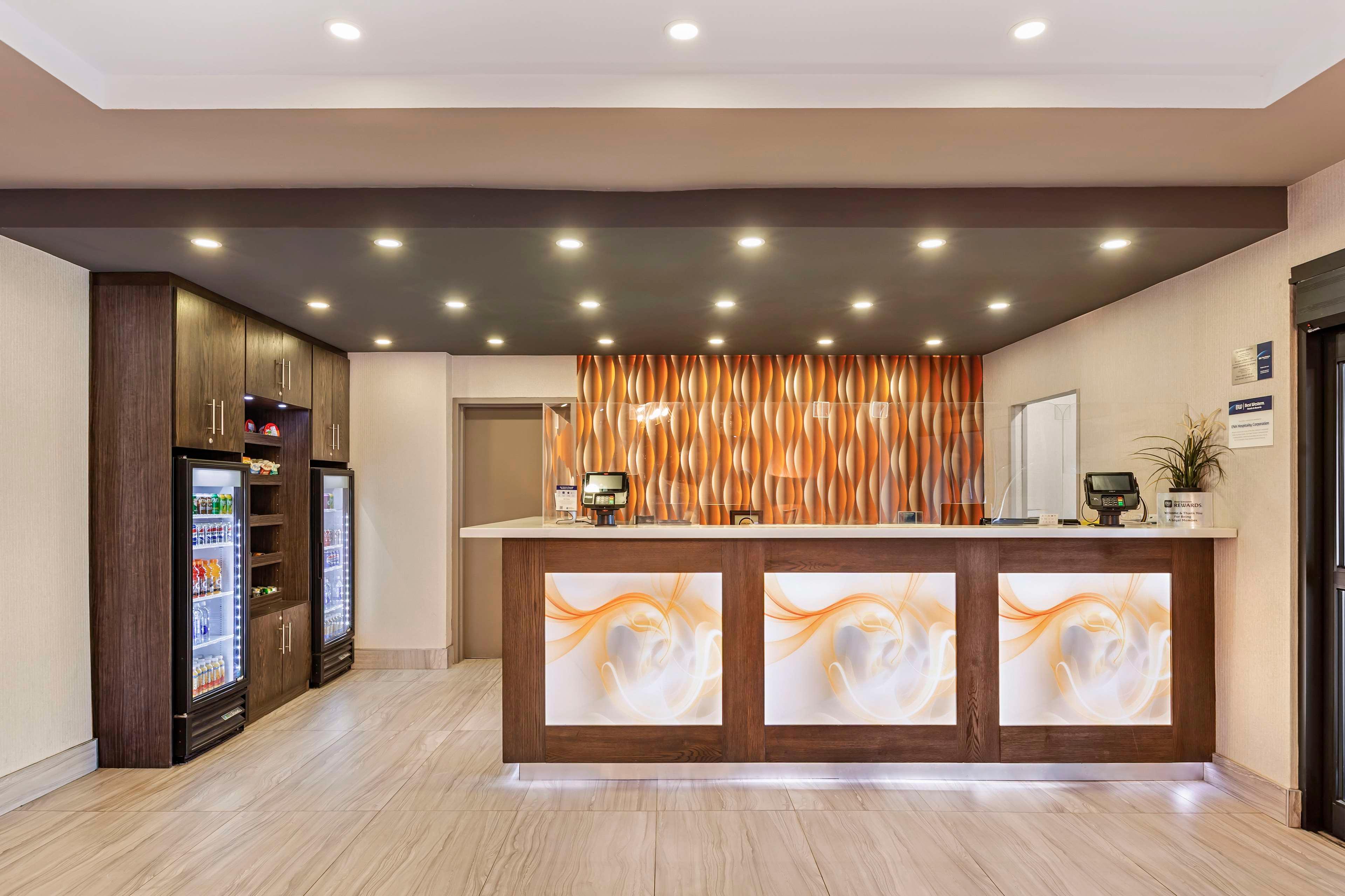 Vista Lobby Best Western Plus Executive Inn