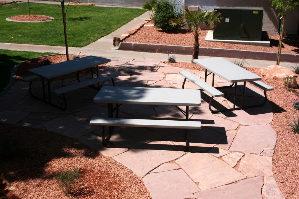 Varios Rodeway Inn at Lake Powell