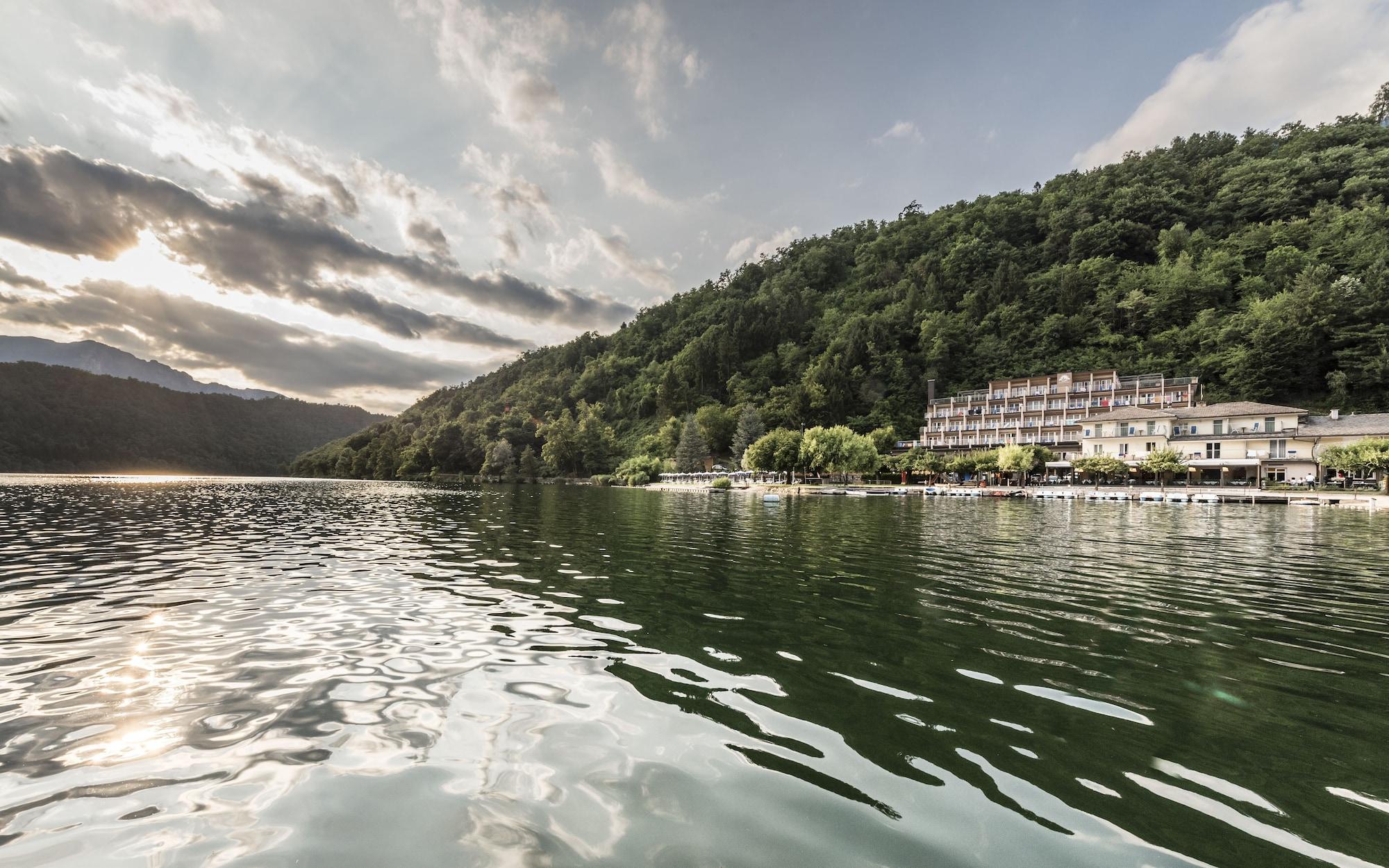 Vista Exterior Parc Hotel Du Lac