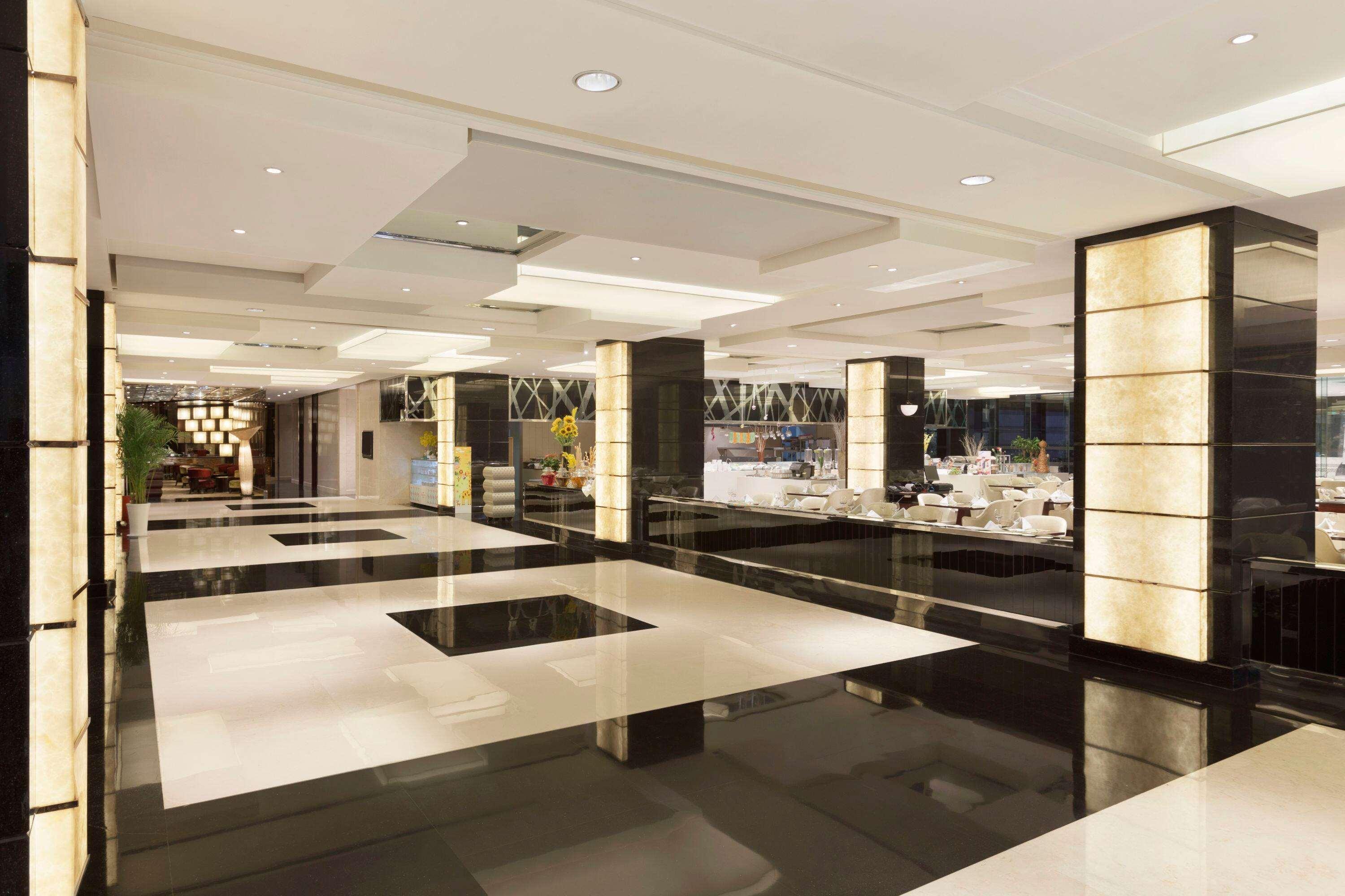 Vista Lobby Ramada Plaza Lianyungang