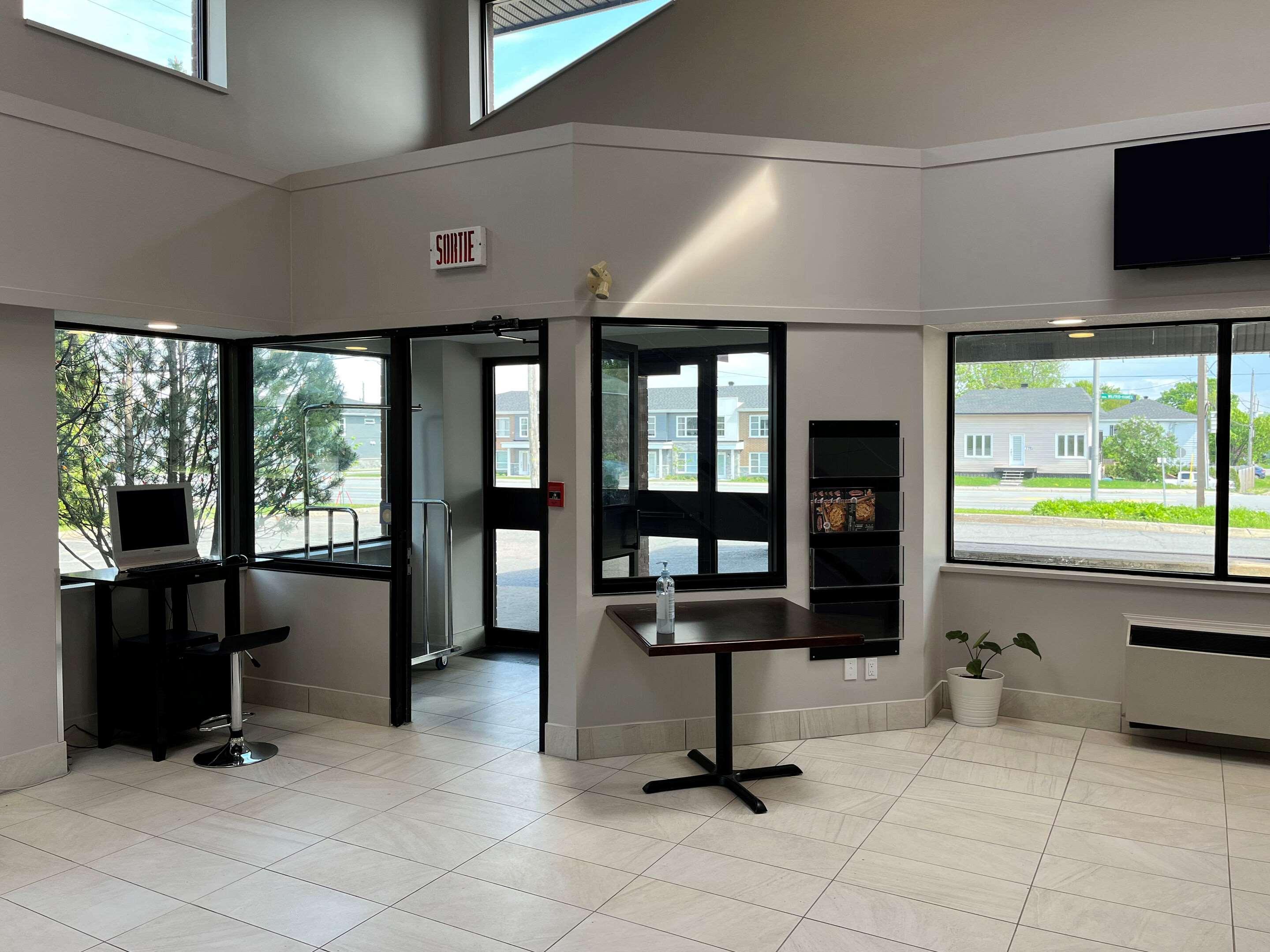 Vista Lobby Econo Lodge Airport